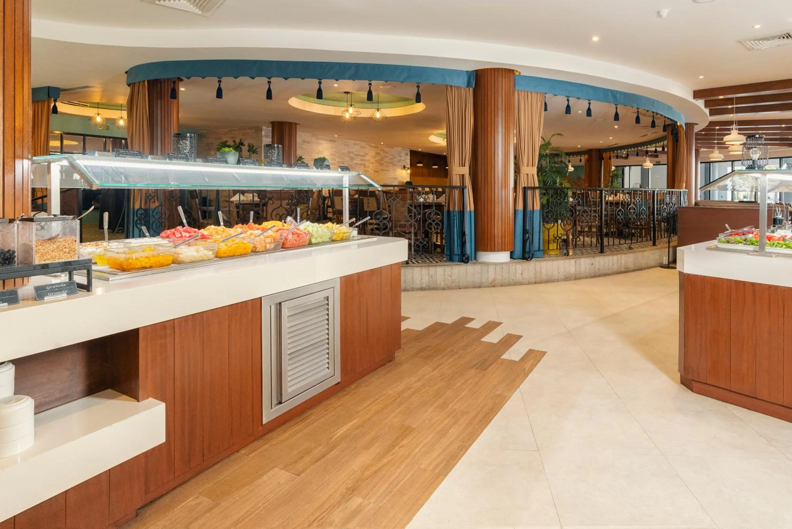 Restaurant/places to eat in The Royal Sands Resort & Spa