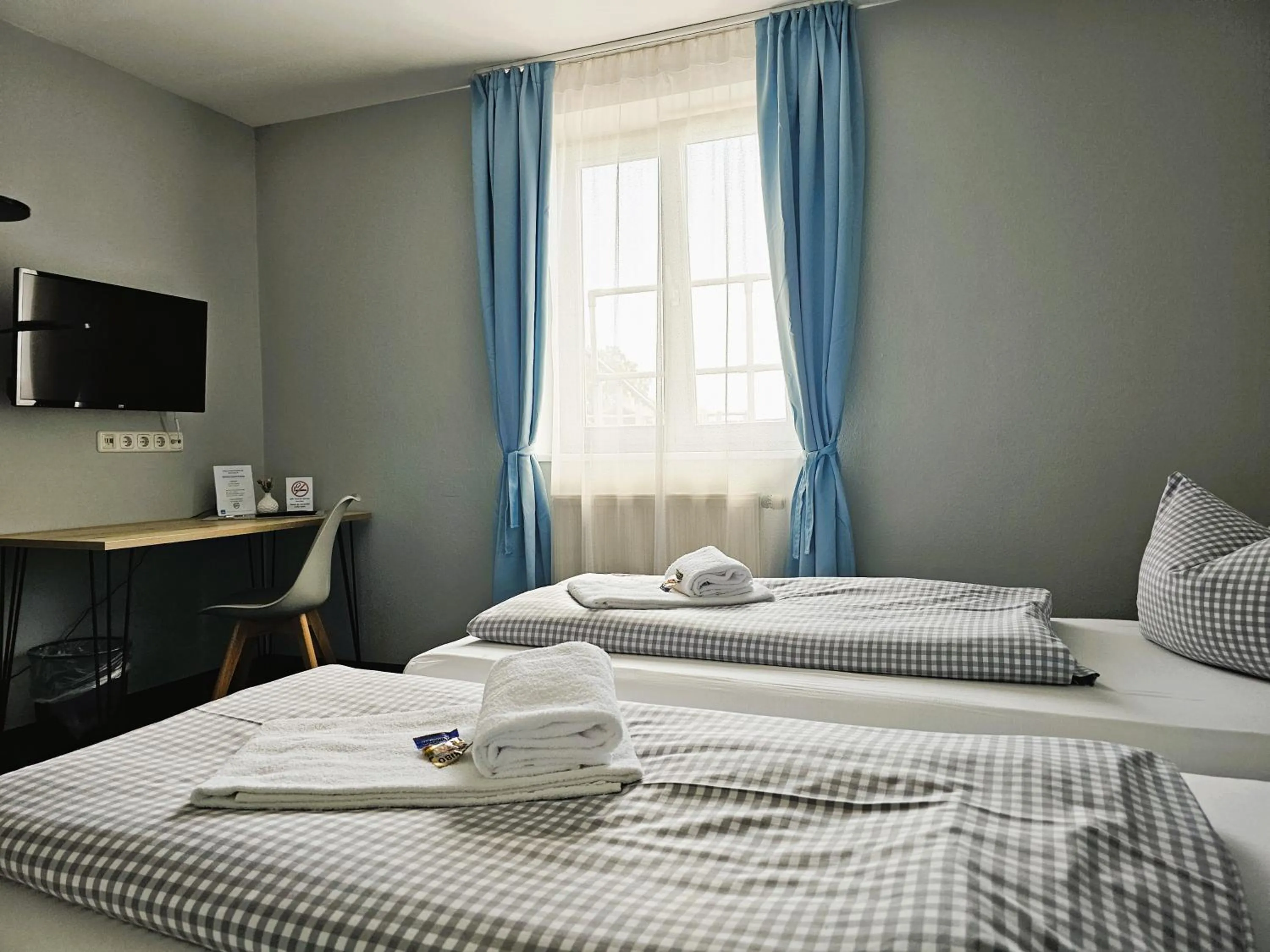 Photo of the whole room, Bed in ARRIVEL Pension Pliening - bisher Novitel