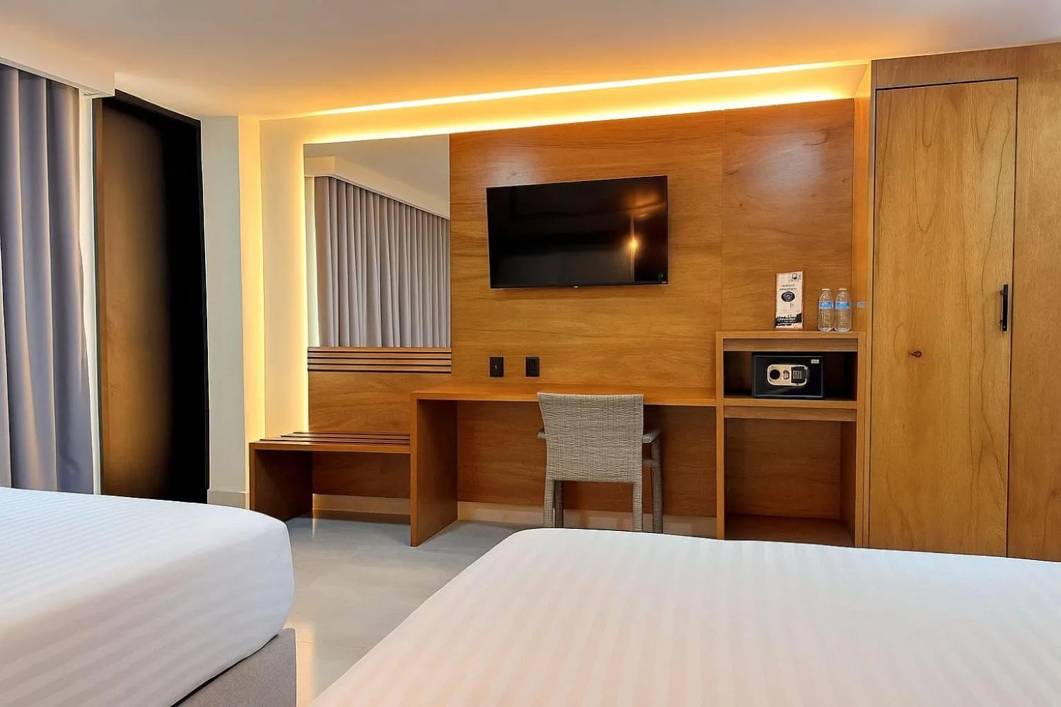 Photo of the whole room, Bed in Hacienda Mazatlán sea view