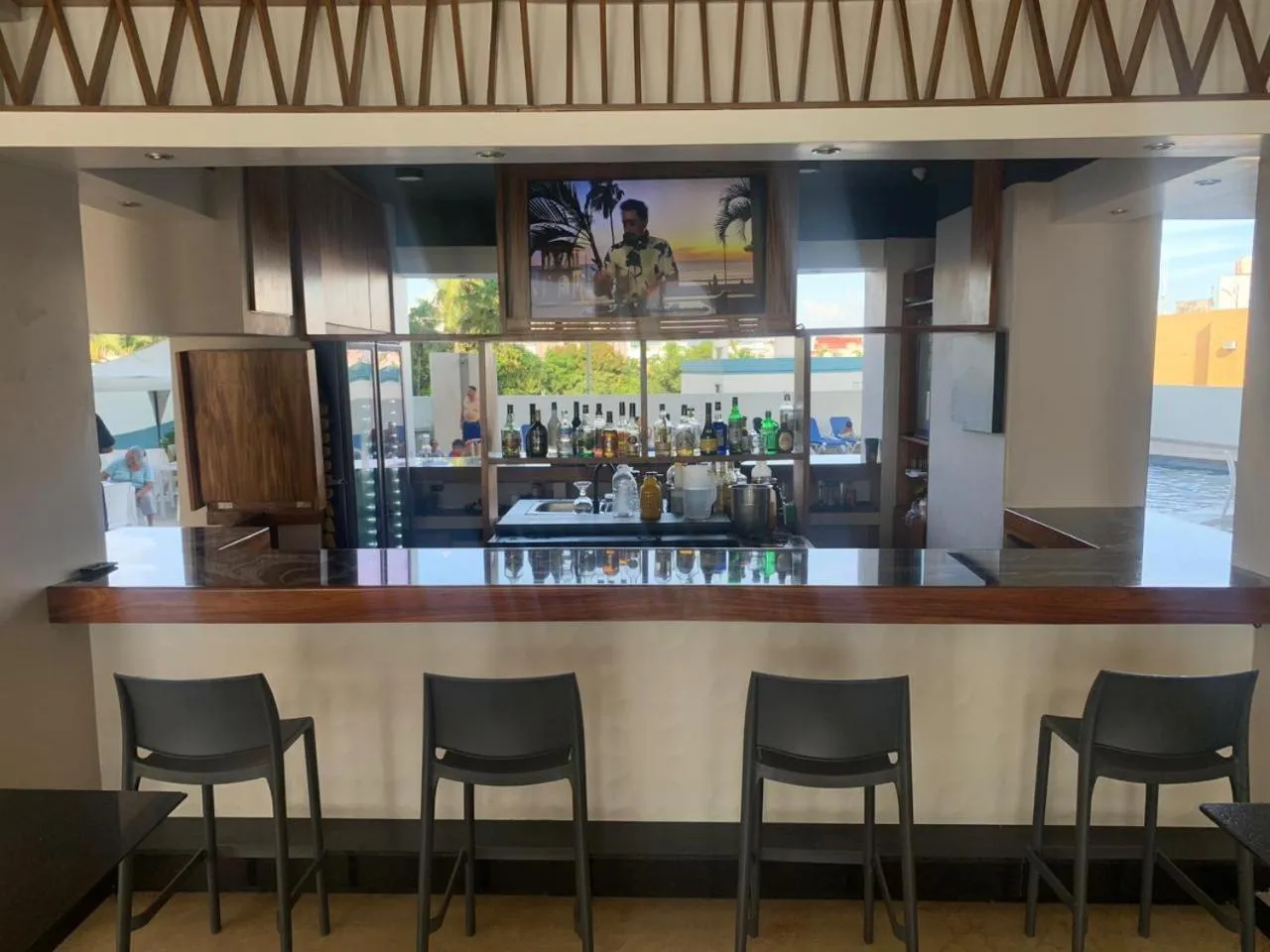 minibar in Hacienda Mazatlán sea view