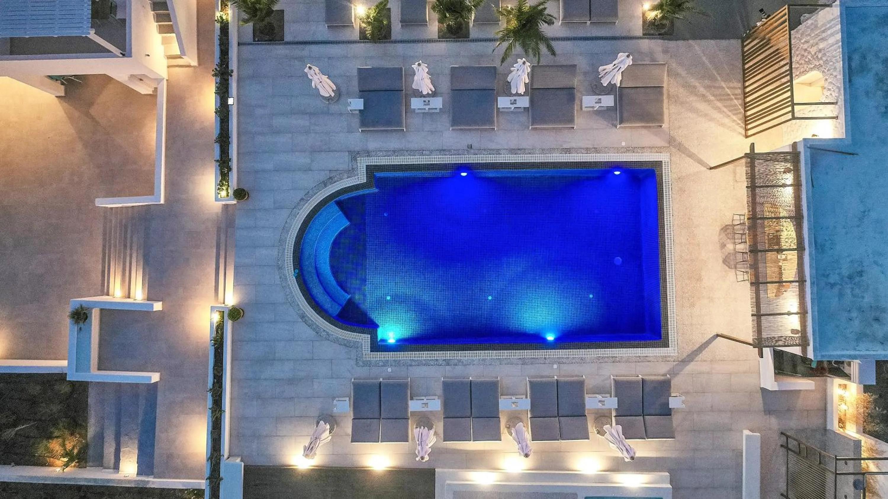Bird's eye view in Petri Suites