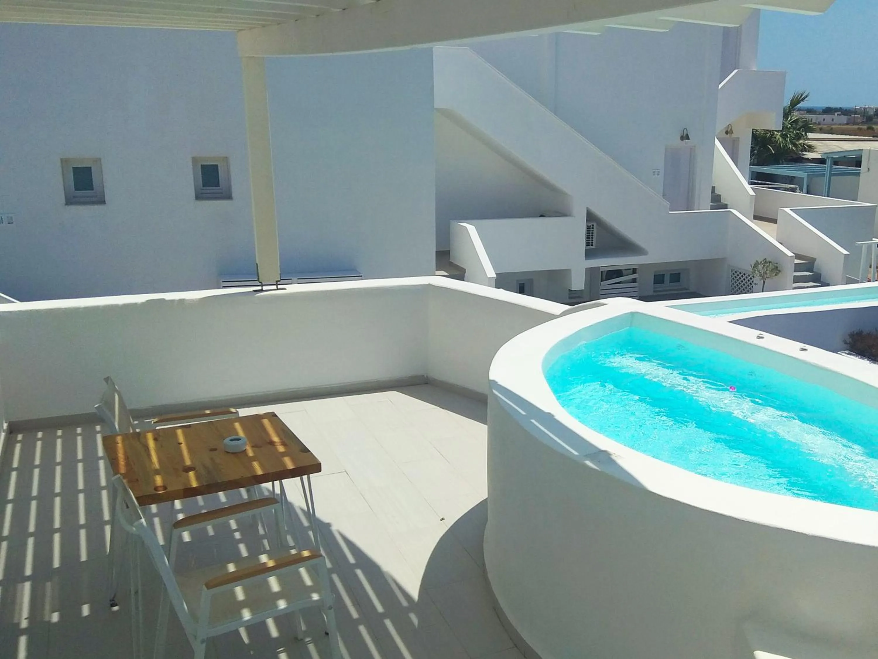 Hot Tub in Petri Suites