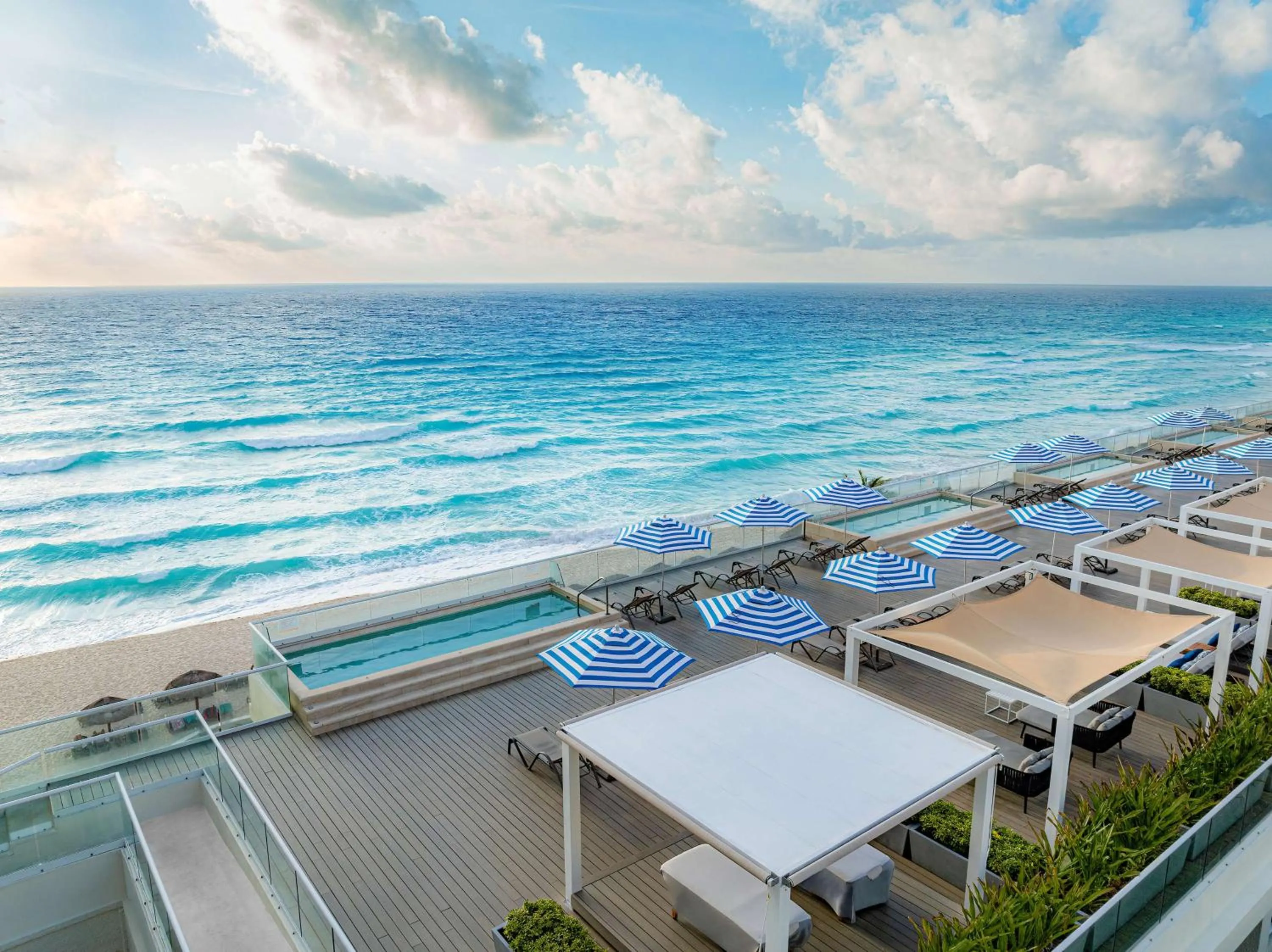 Balcony/Terrace in Hilton Cancun Mar Caribe All-Inclusive Resort