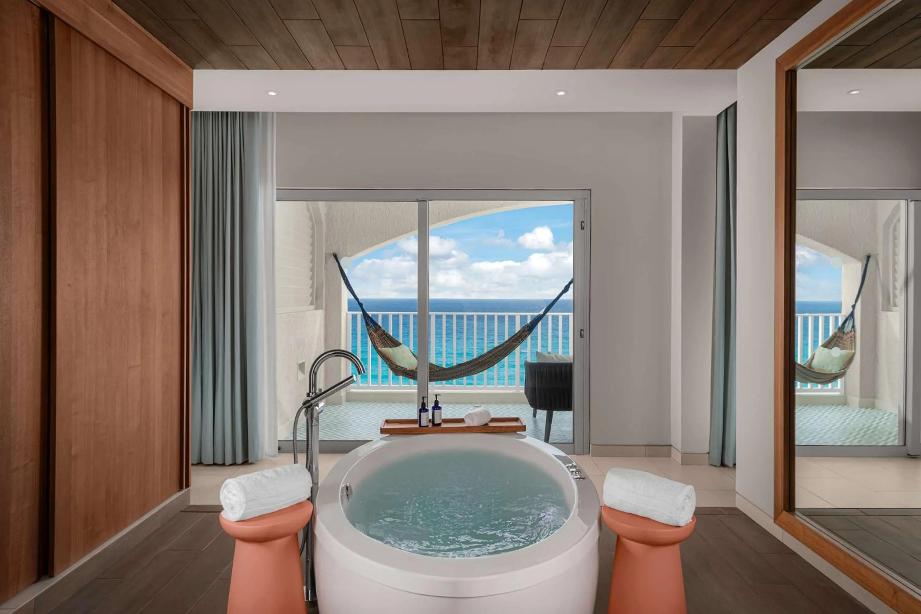 Bathroom in Hilton Cancun Mar Caribe All-Inclusive Resort