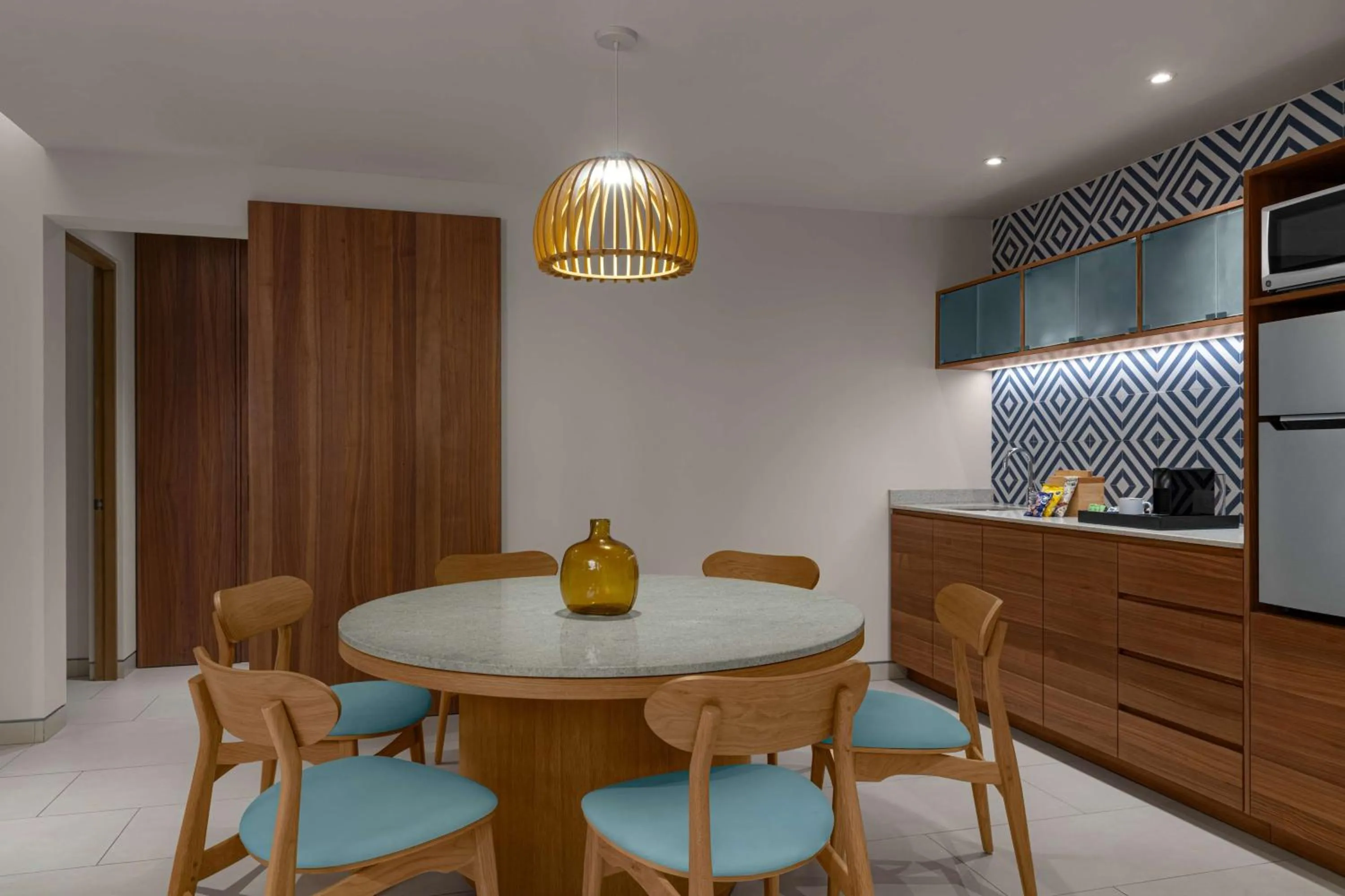 Kitchen or kitchenette in Hilton Cancun Mar Caribe All-Inclusive Resort