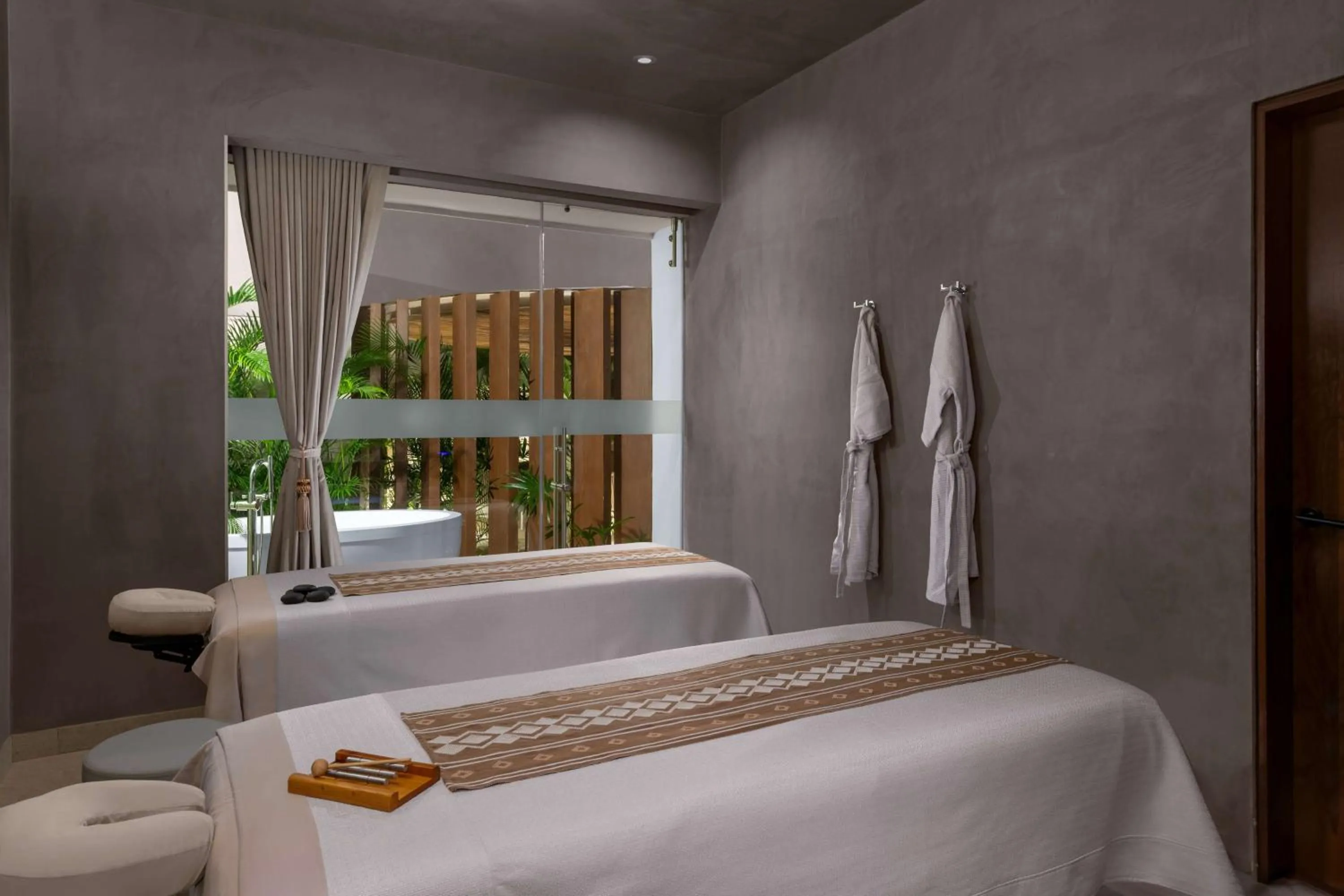 Spa and wellness centre/facilities, Bed in Hilton Cancun Mar Caribe All-Inclusive Resort