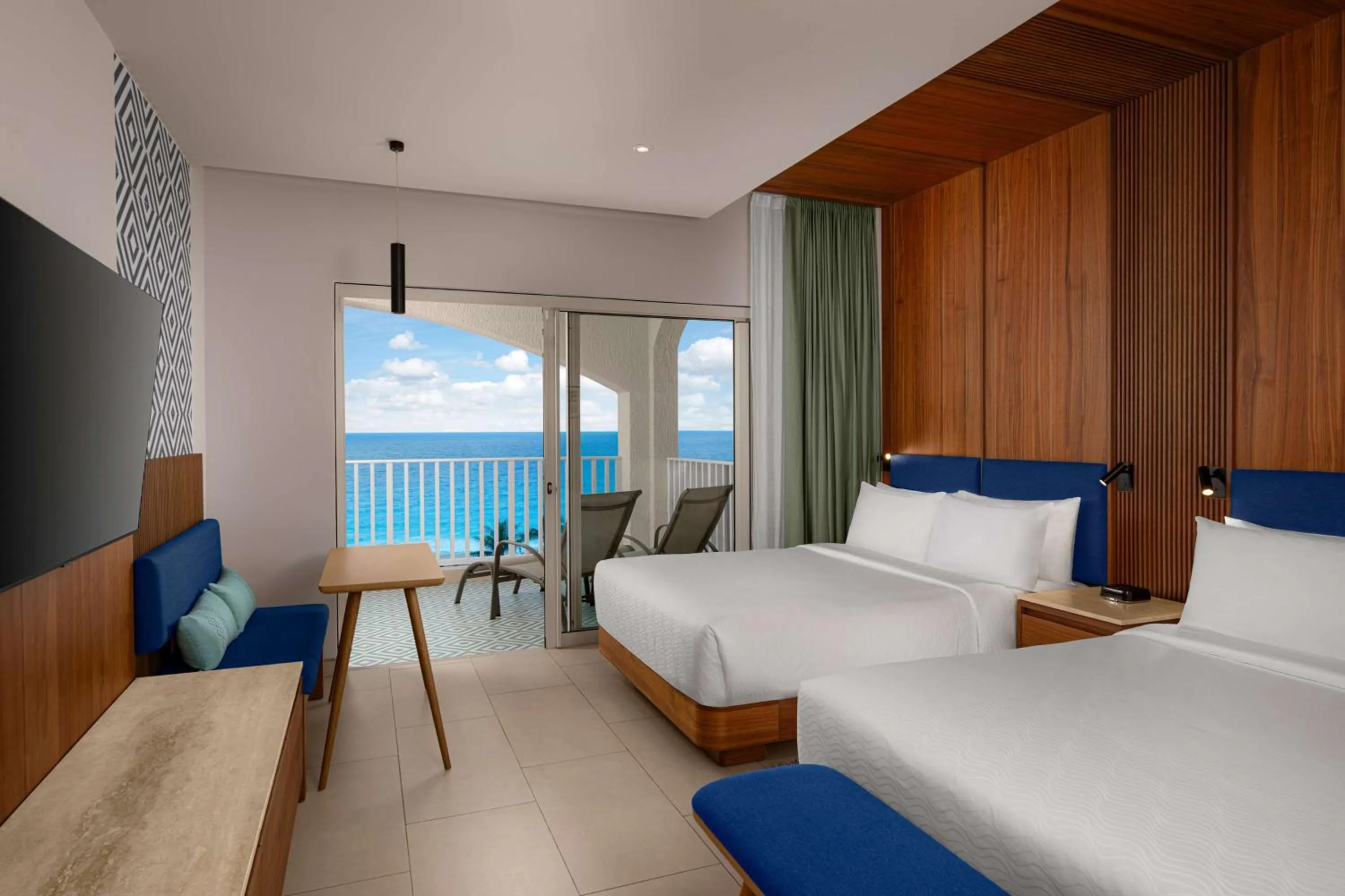 Bed in Hilton Cancun Mar Caribe All-Inclusive Resort