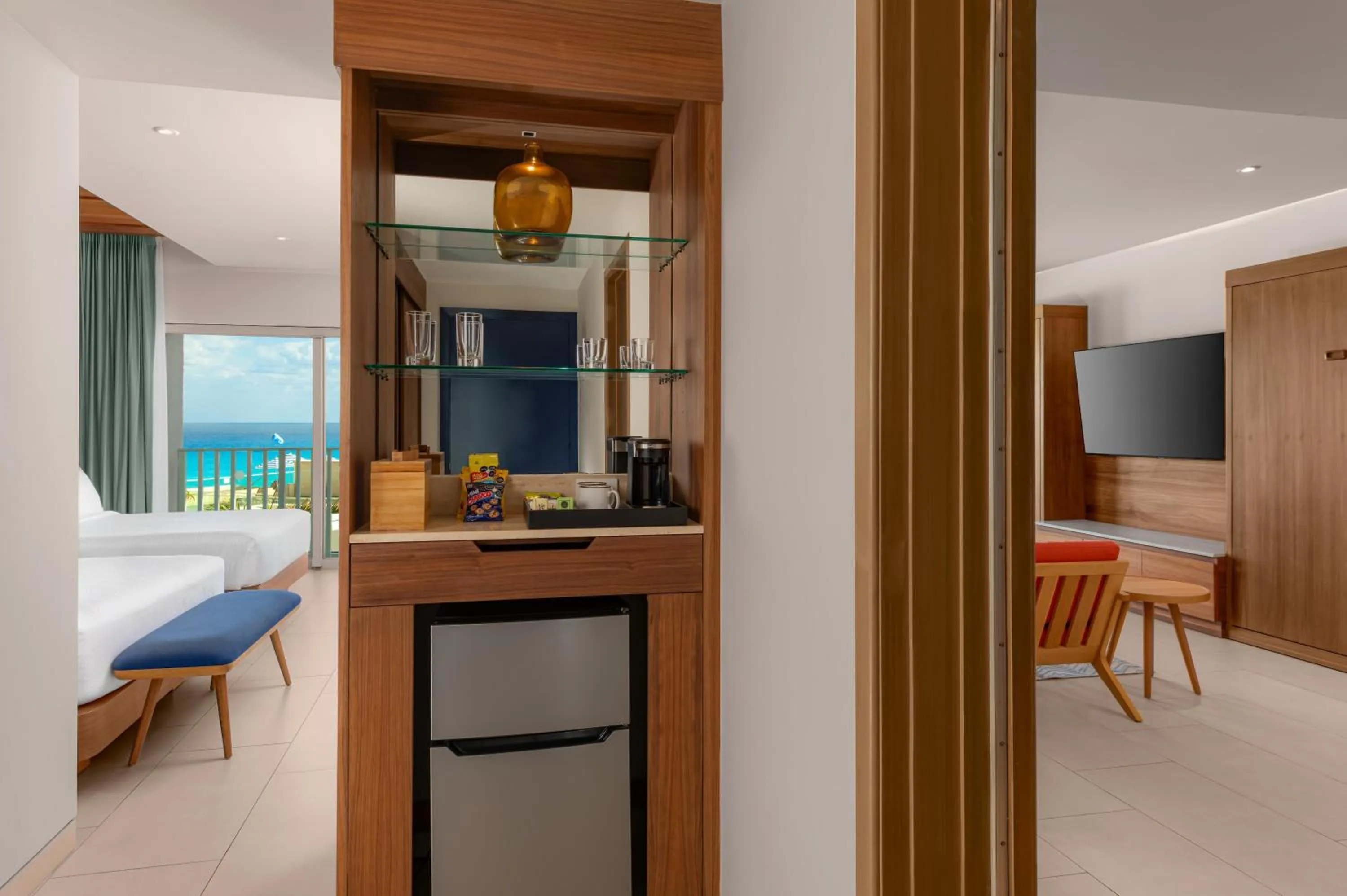 Bedroom, Bed in Hilton Cancun Mar Caribe All-Inclusive Resort