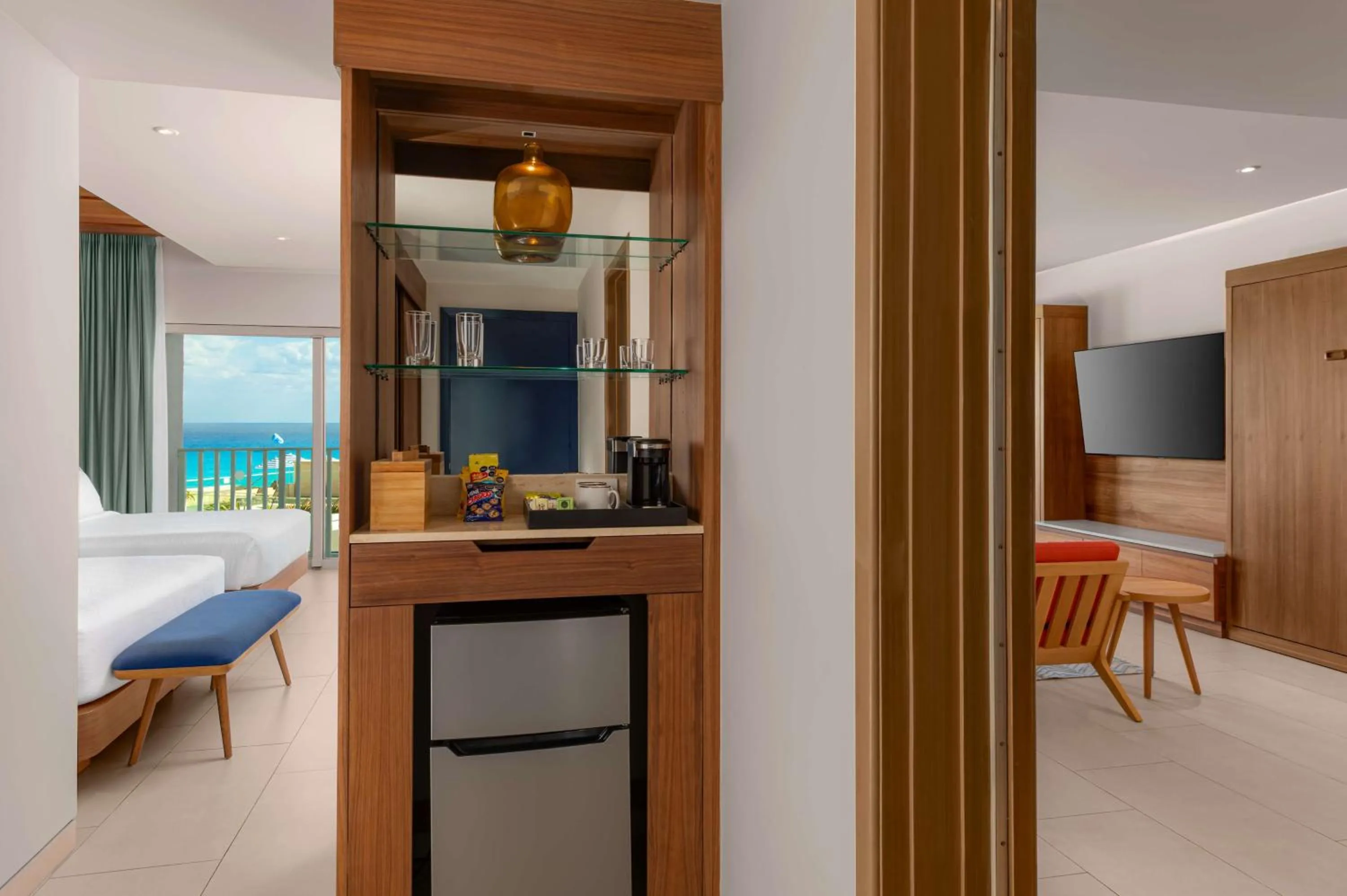Bedroom, Bed in Hilton Cancun Mar Caribe All-Inclusive Resort