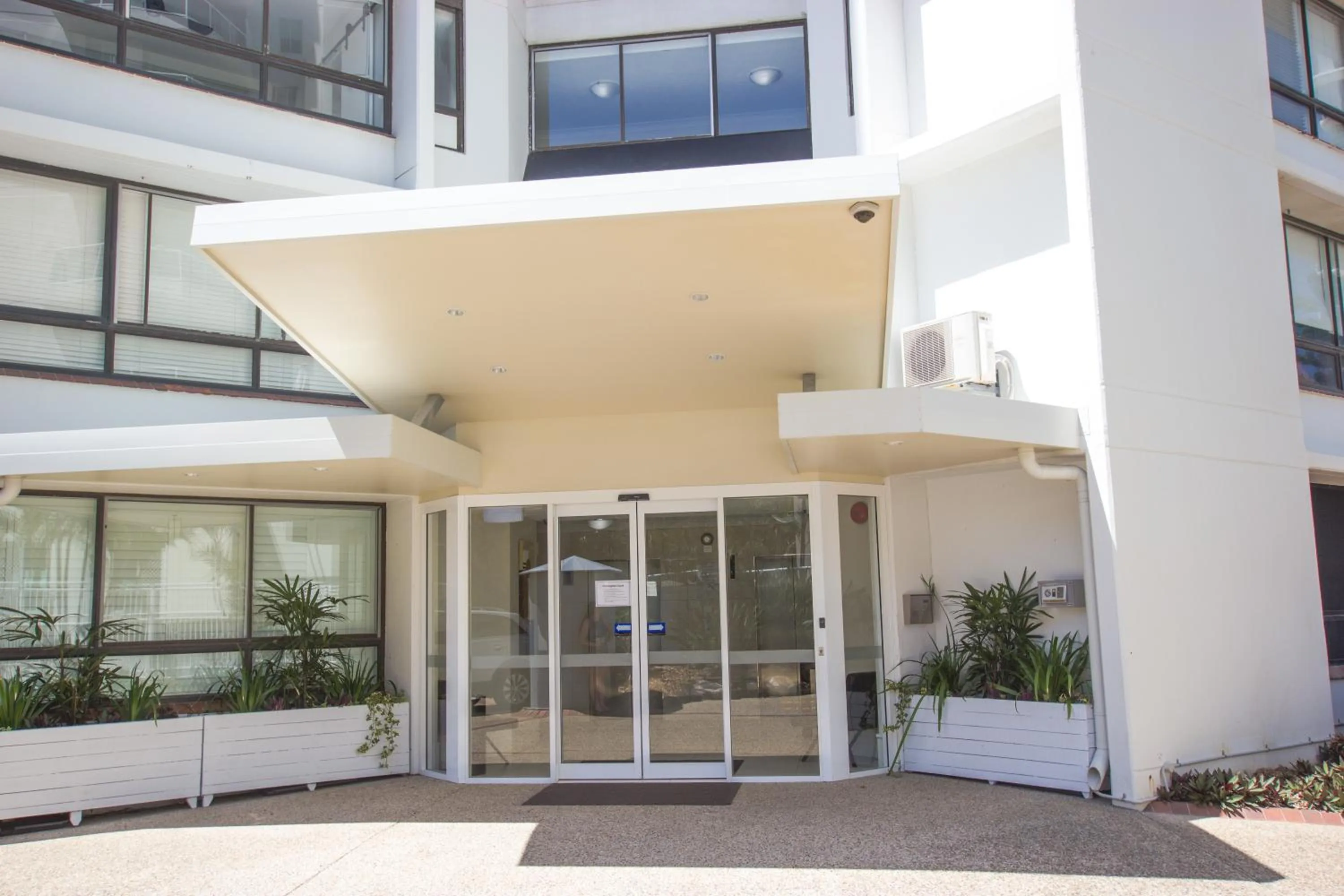 Facade/entrance in Carrington Court