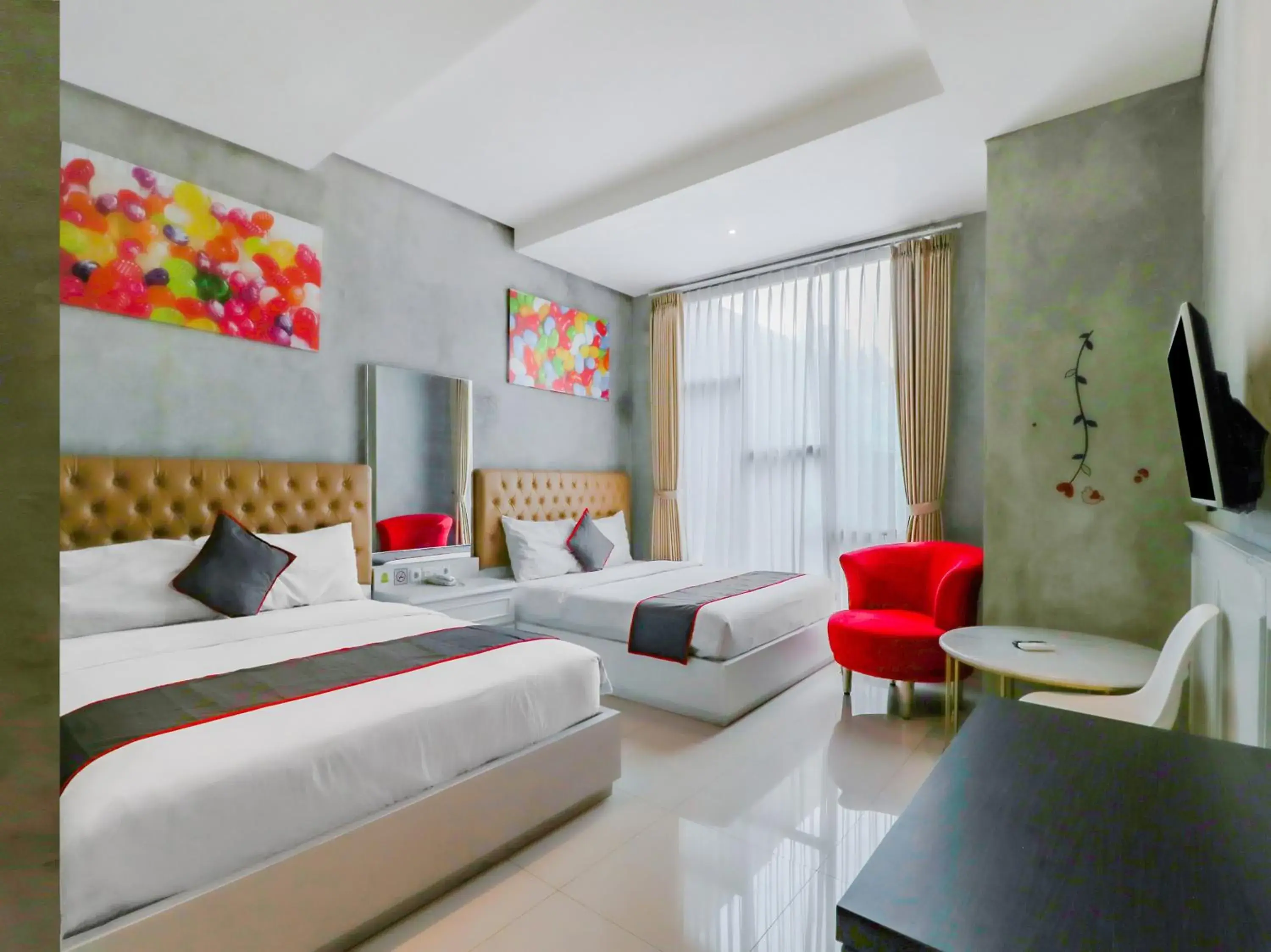 Deluxe Family Room in Super OYO Collection O 31 The Batik Bed And Coffee Bandung Deluxe Family Room in Super OYO Collection O 31 The Batik Bed And Coffee Bandung