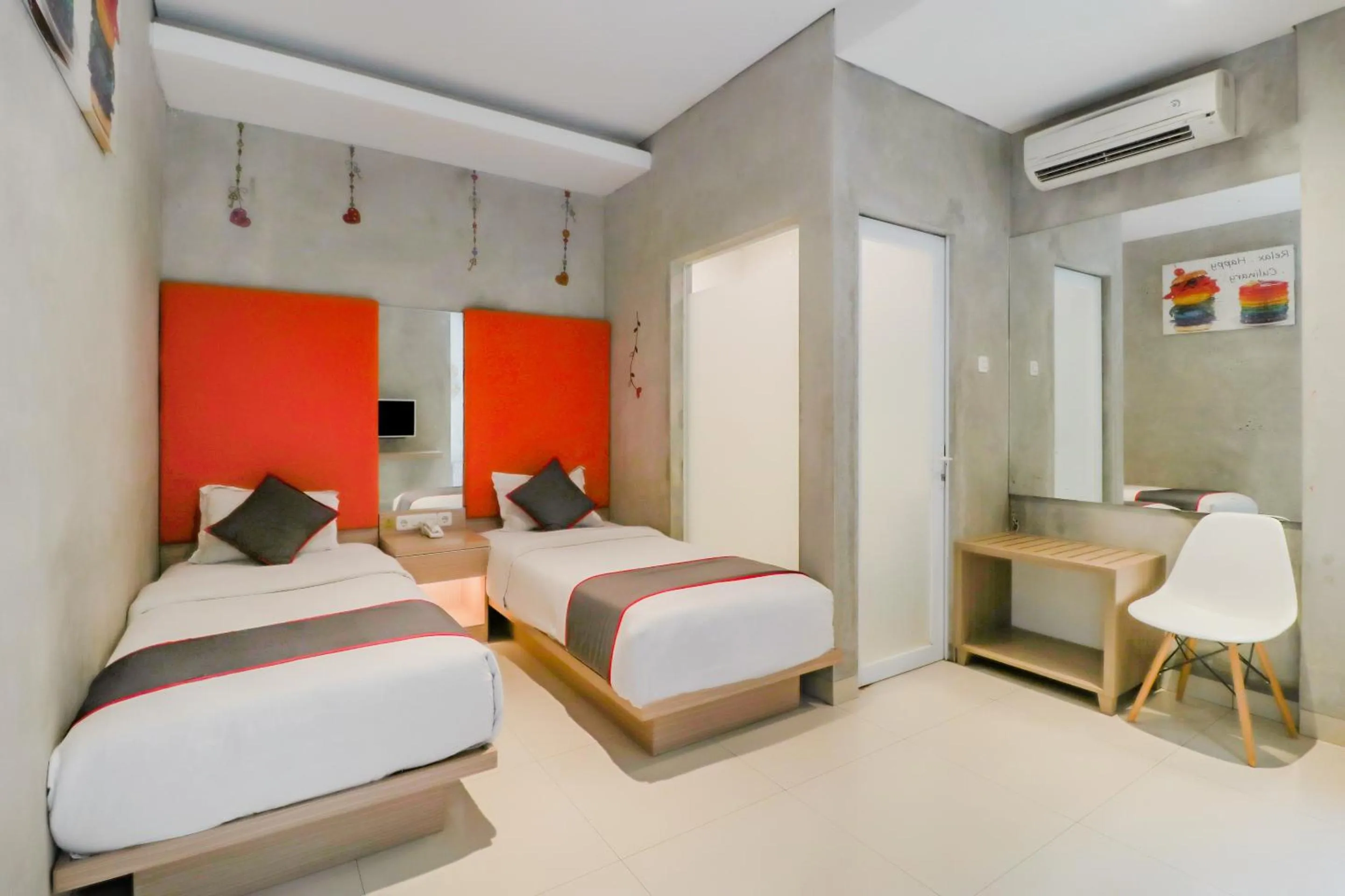 Economy Twin Room in Super OYO Collection O 31 The Batik Bed And Coffee Bandung
