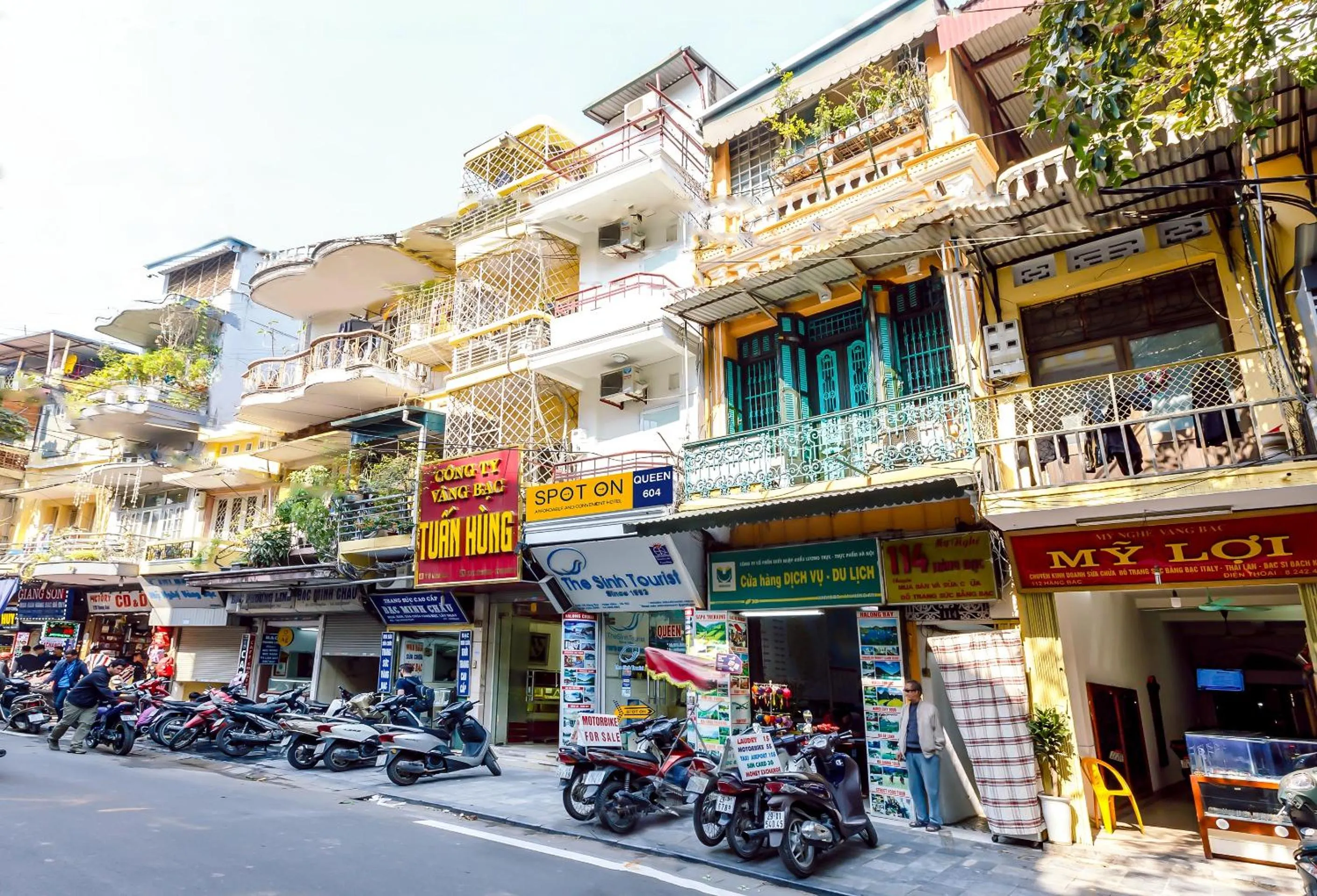 Facade/entrance in OYO 604 Queen Hotel spot-on