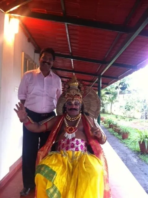 Day in Palm Grove Service Villa