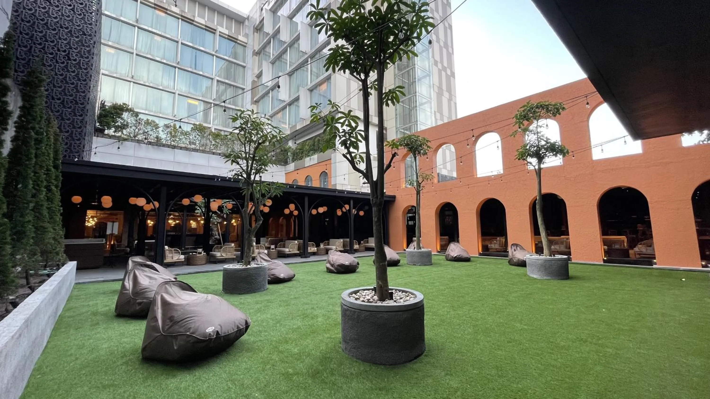 Restaurant/places to eat in ARTOTEL Suites Bianti Yogyakarta, CHSE Certified