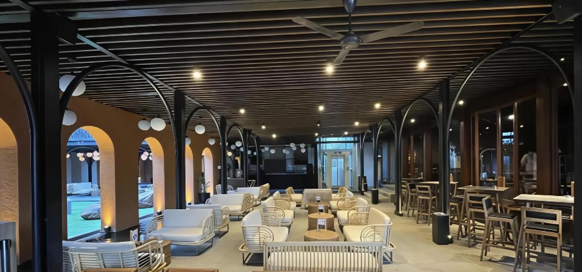 Lounge or bar in ARTOTEL Suites Bianti Yogyakarta, CHSE Certified
