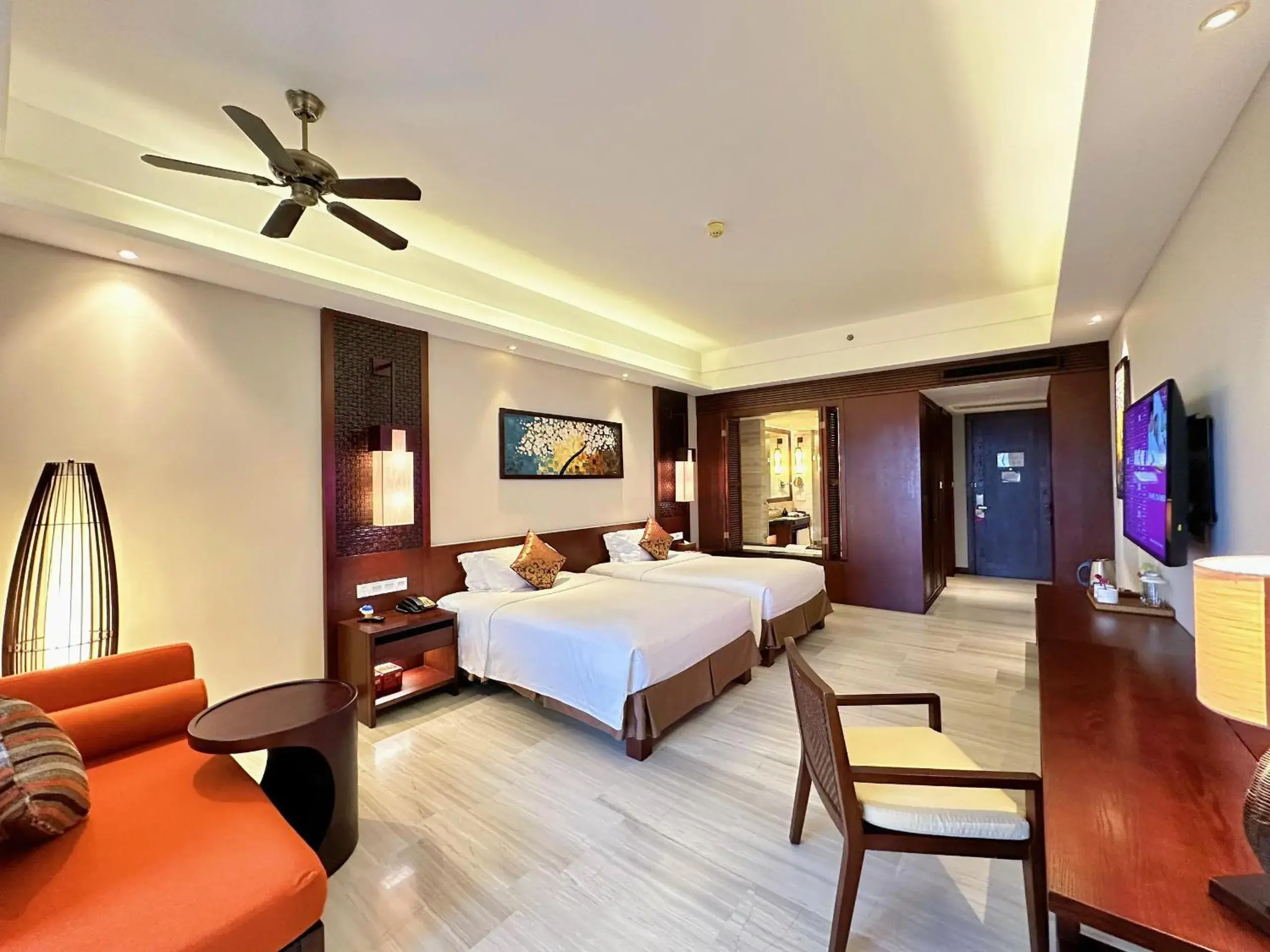 Premier Twin Room with Balcony and City View in Crowne Plaza Danang Hotel & Resort Premier Twin Room with Balcony and City View in Crowne Plaza Danang Hotel & Resort