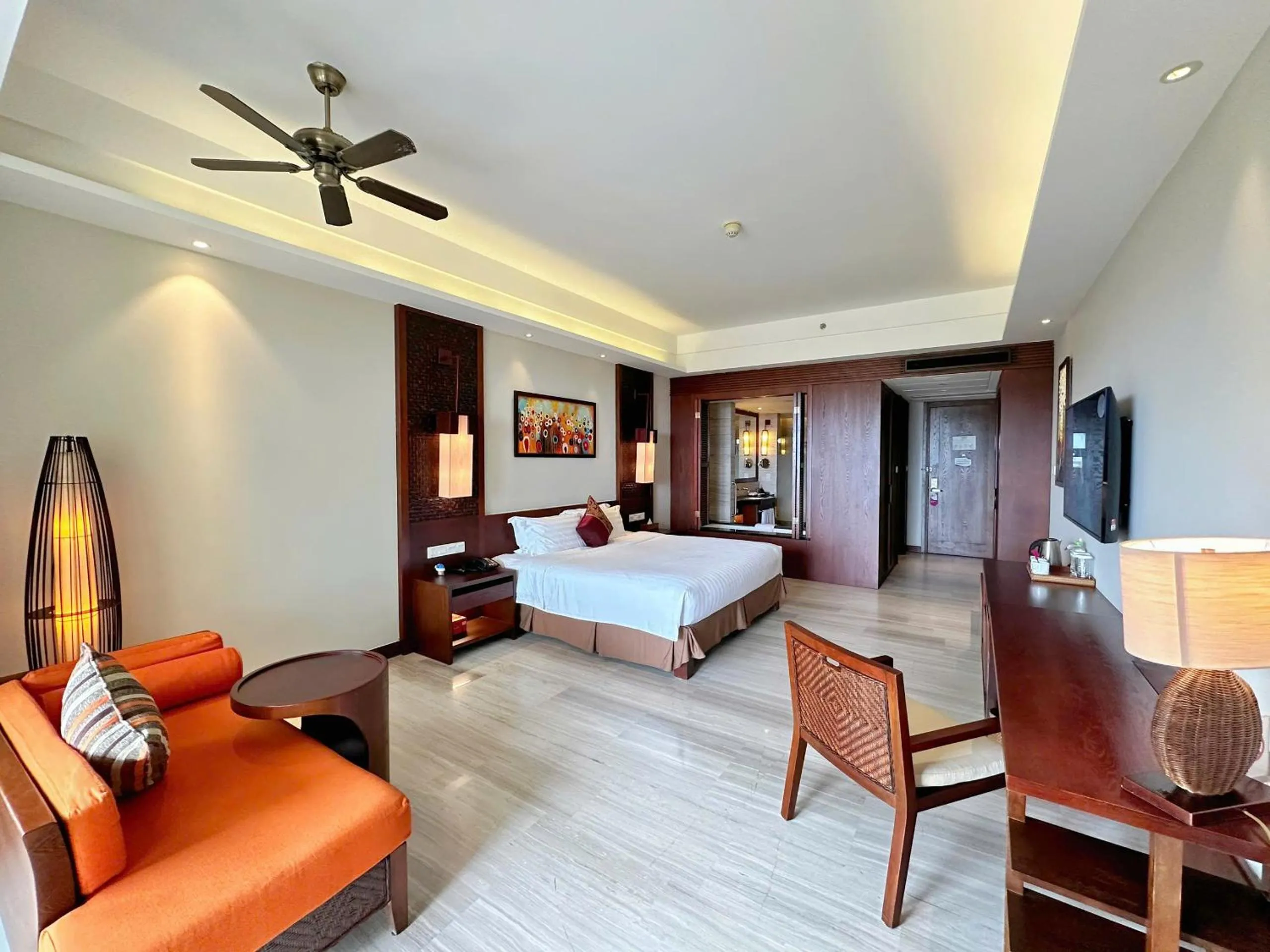 Photo of the whole room, Bed in Crowne Plaza Danang Hotel & Resort