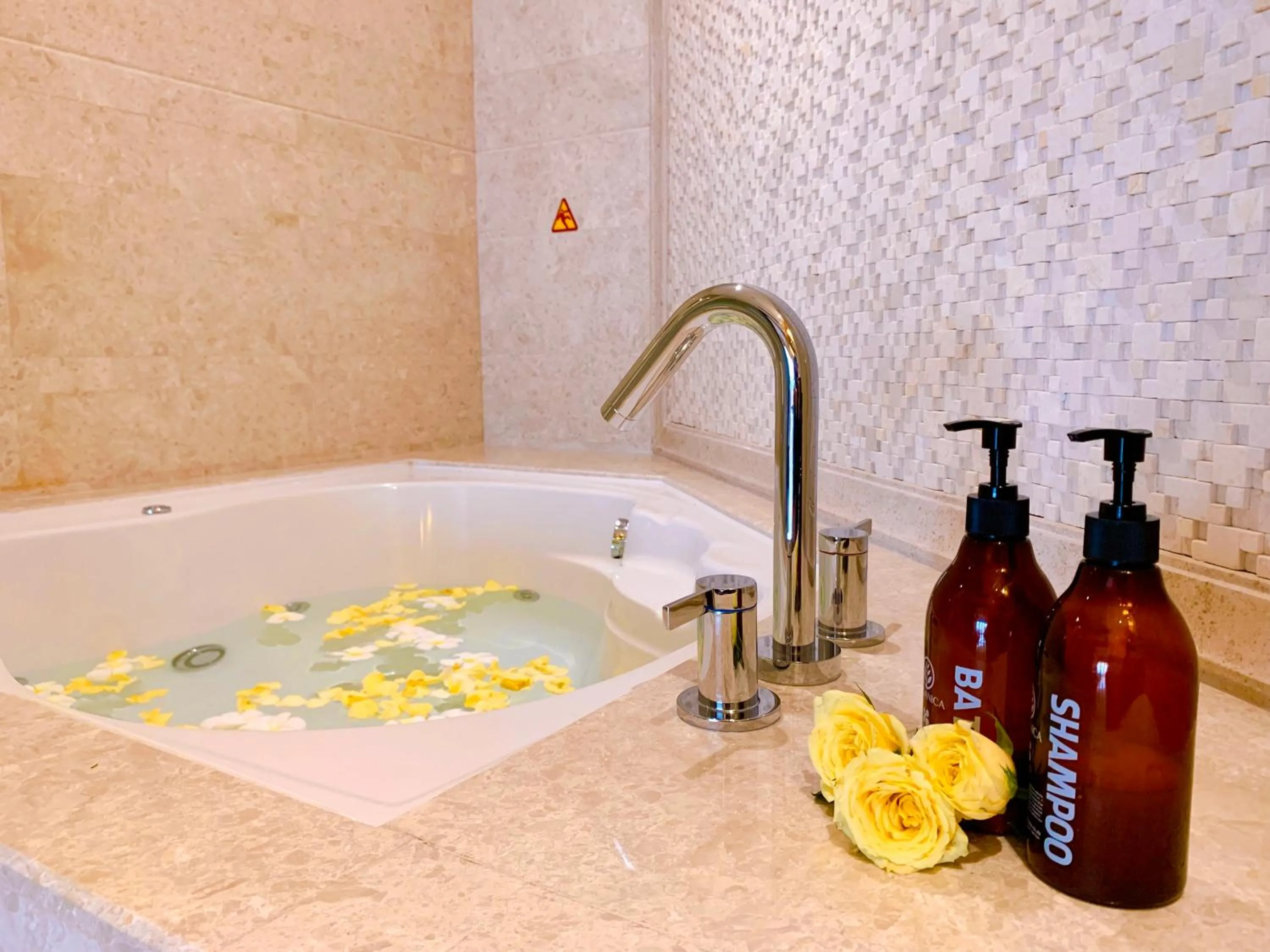 Hot Tub in Crowne Plaza Danang Hotel & Resort