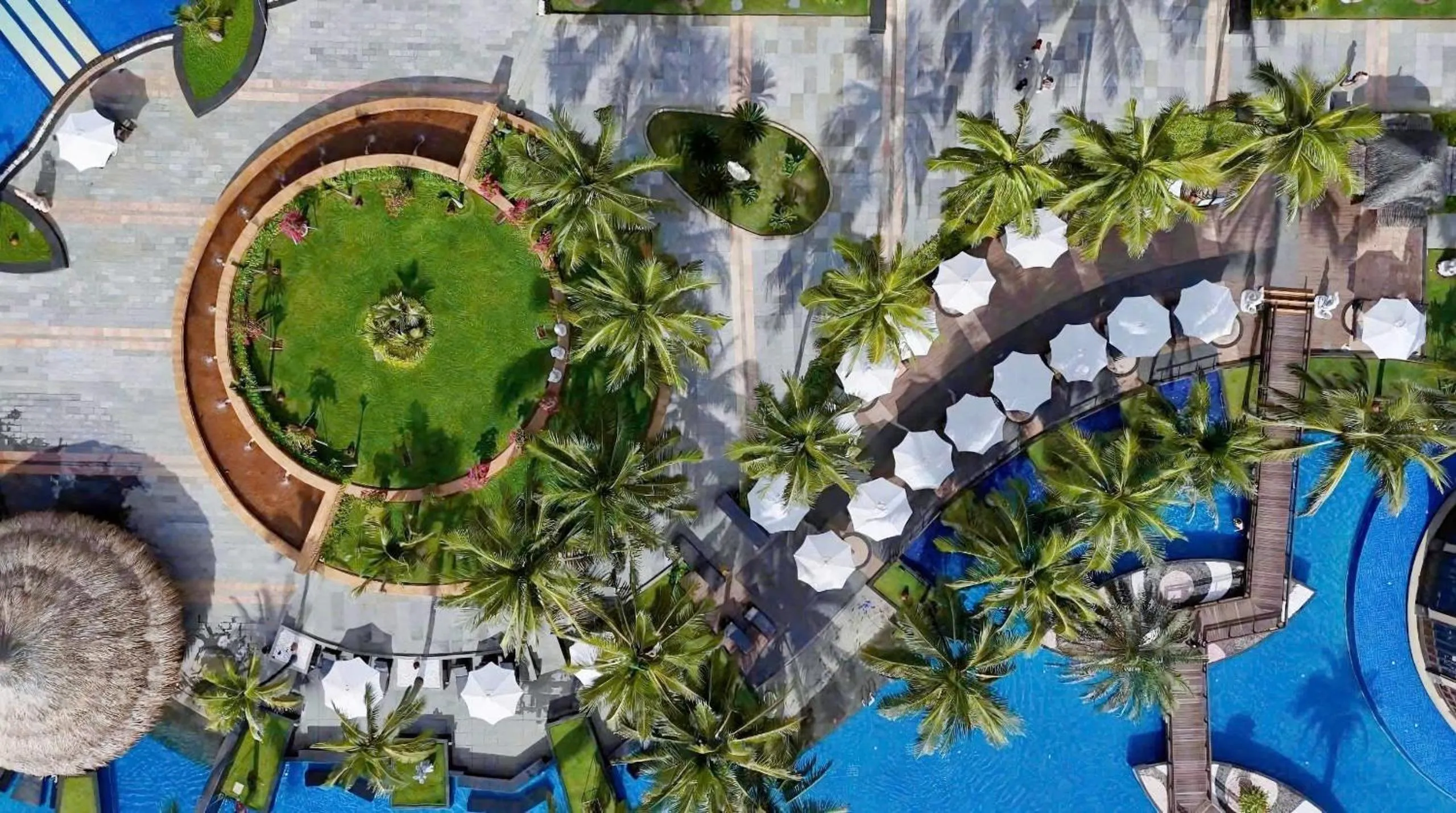 Swimming pool in Crowne Plaza Danang Hotel & Resort