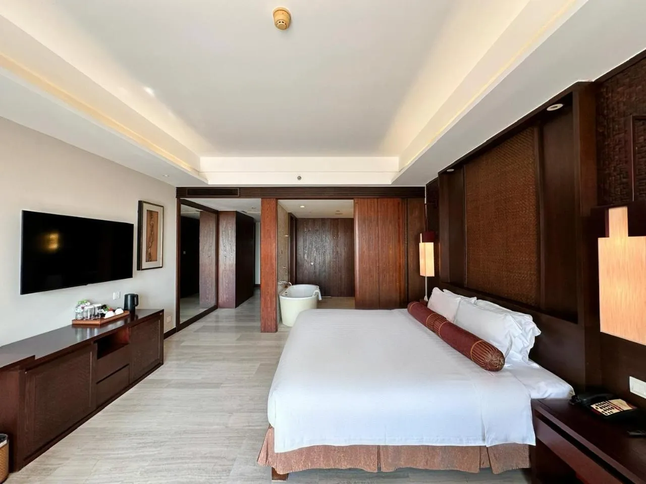 Bed in Crowne Plaza Danang Hotel & Resort