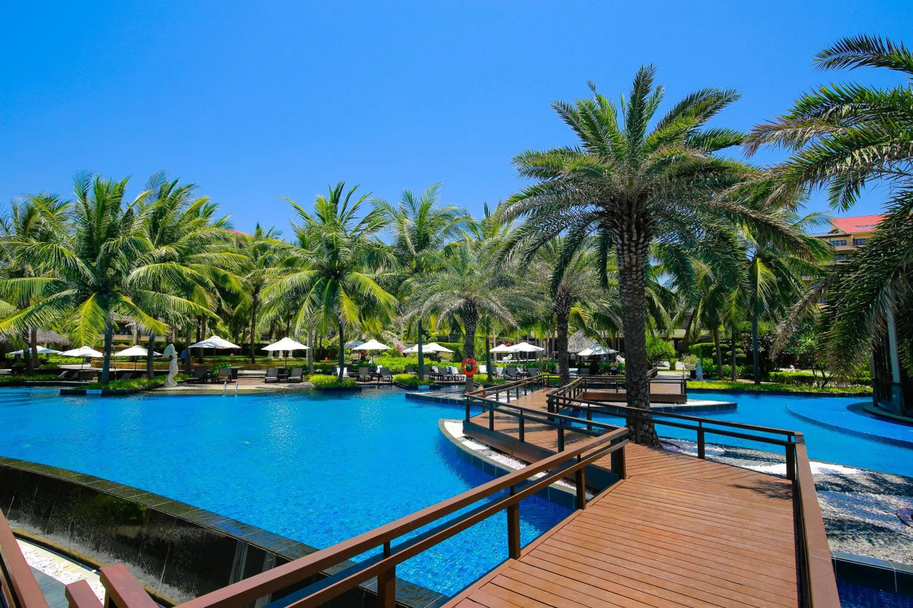 Swimming pool in Crowne Plaza Danang Hotel & Resort