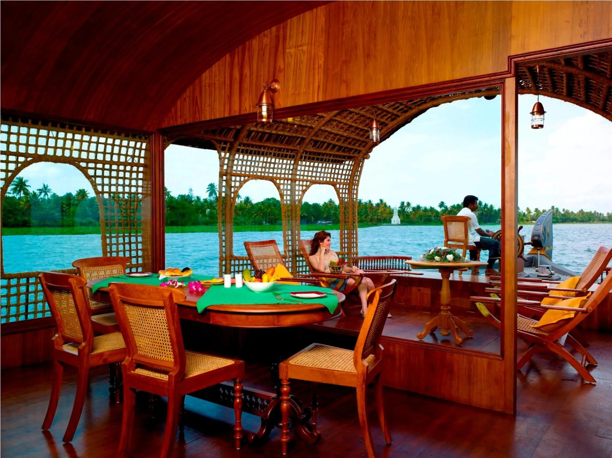 Restaurant/places to eat in Kumarakom Lake Resort