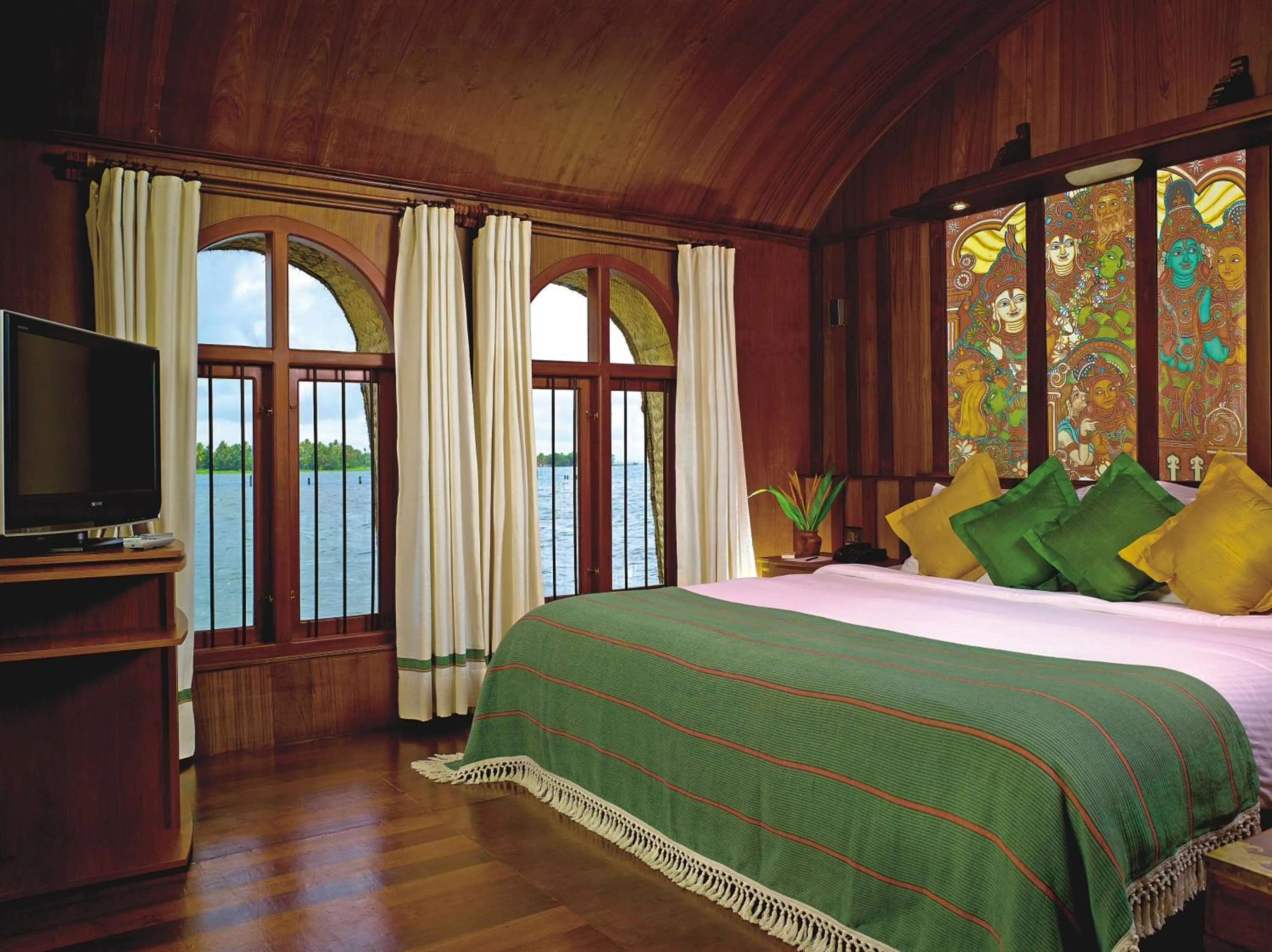 Bed in Kumarakom Lake Resort