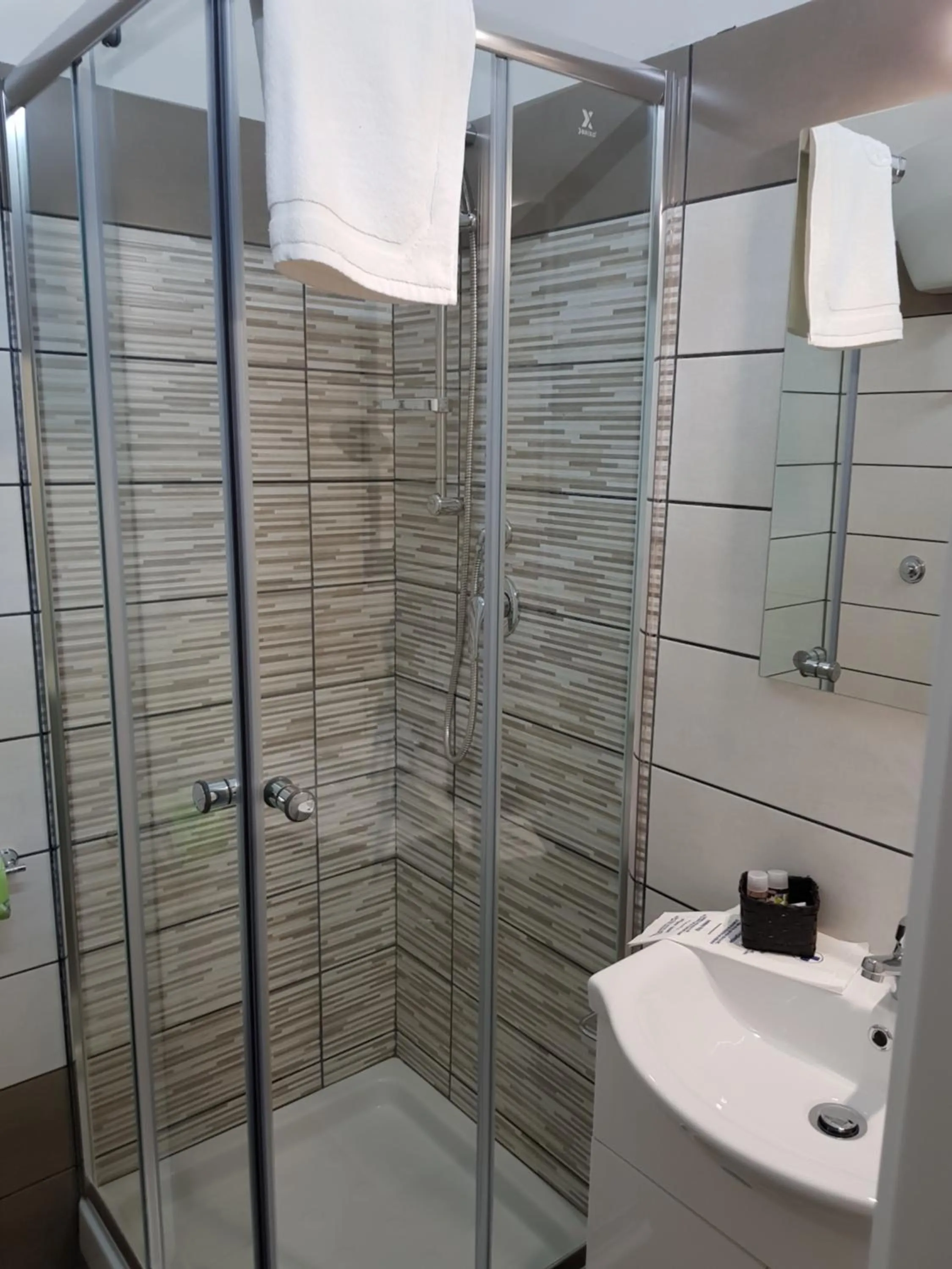 Shower in B&B Dimora del centro