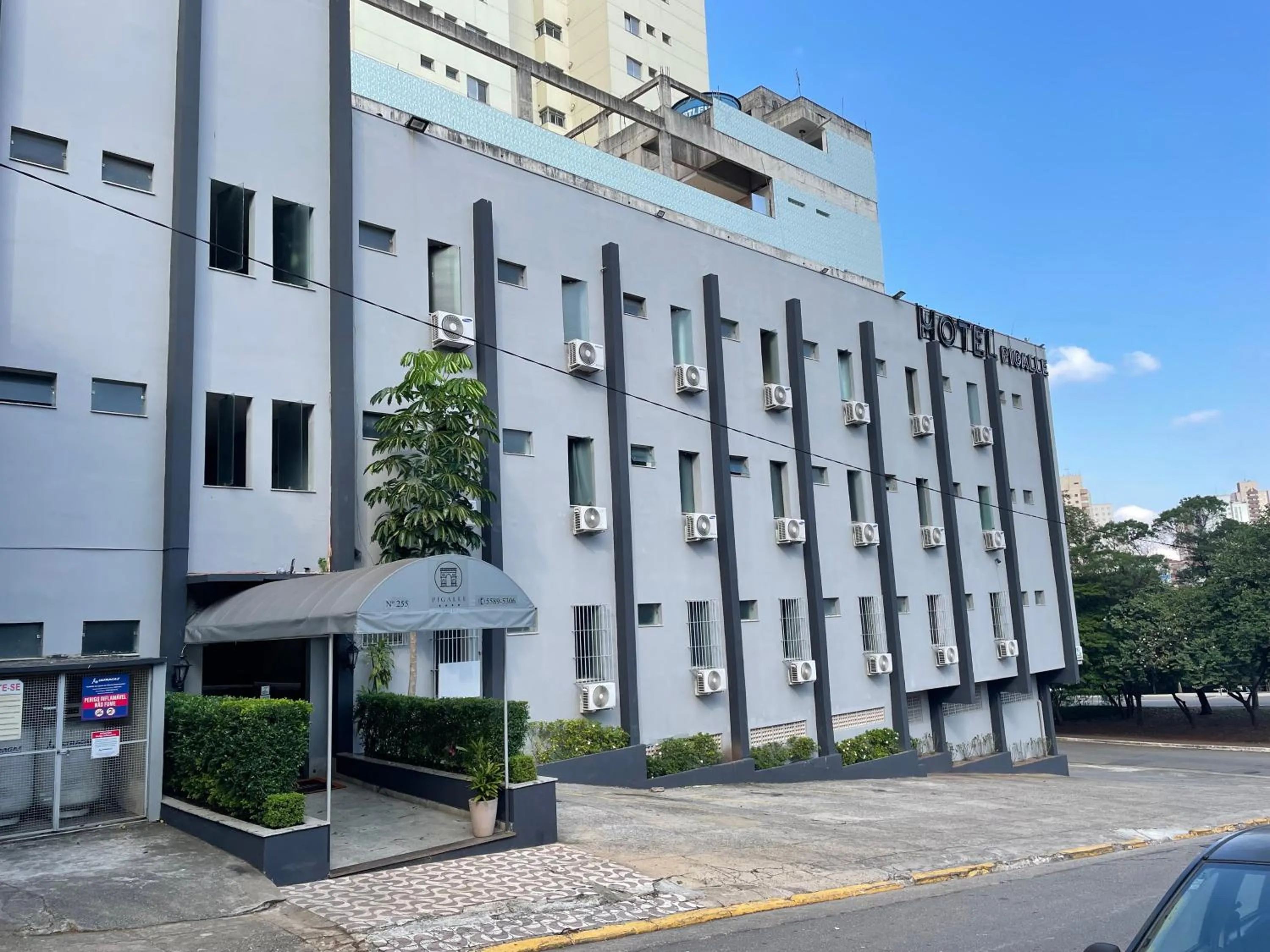Property building in Hotel Pigalle, próximo a Expo São Paulo