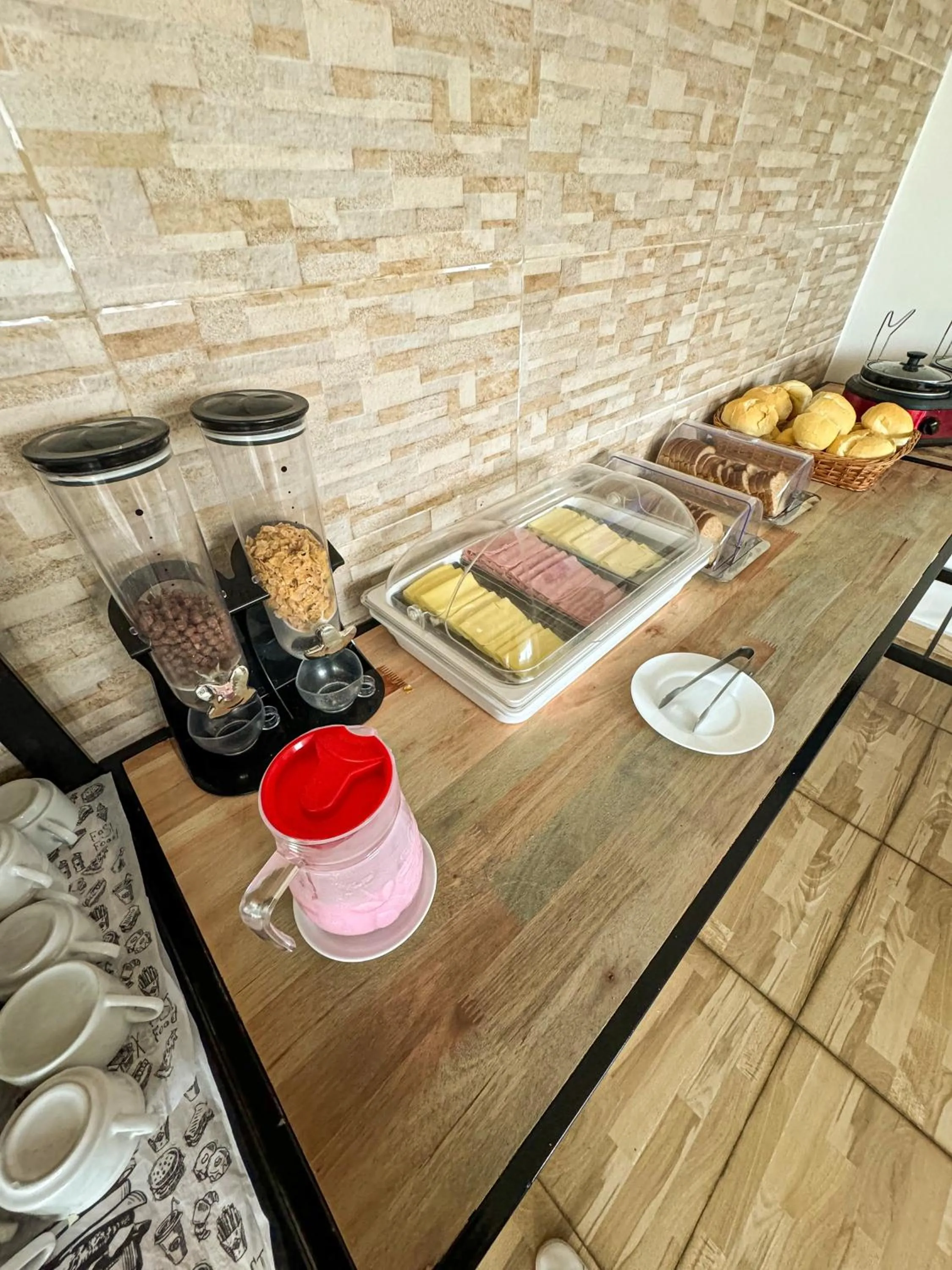 Buffet breakfast in Hotel Pigalle, próximo a Expo São Paulo