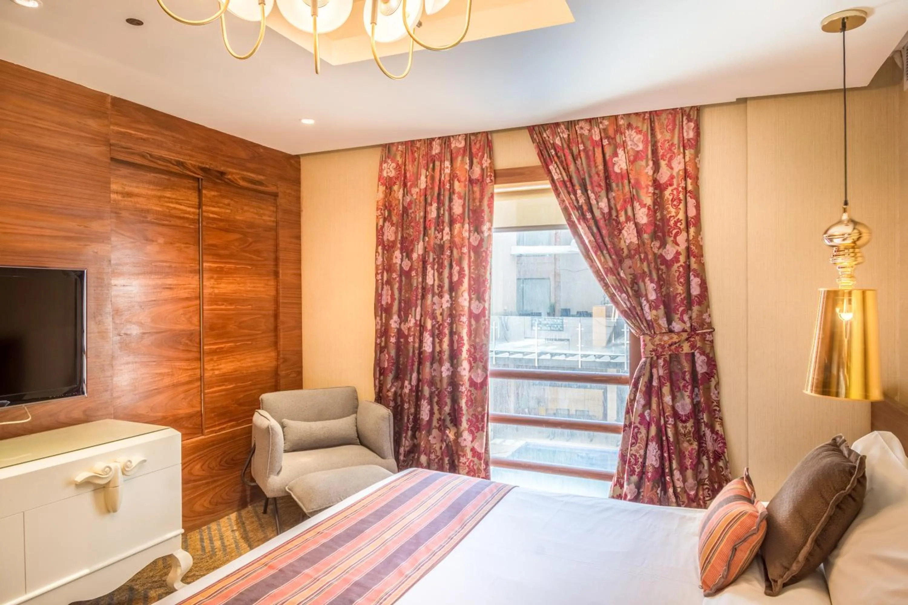 Bedroom, Bed in Grand Plaza Hotel - Takhasosi Riyadh