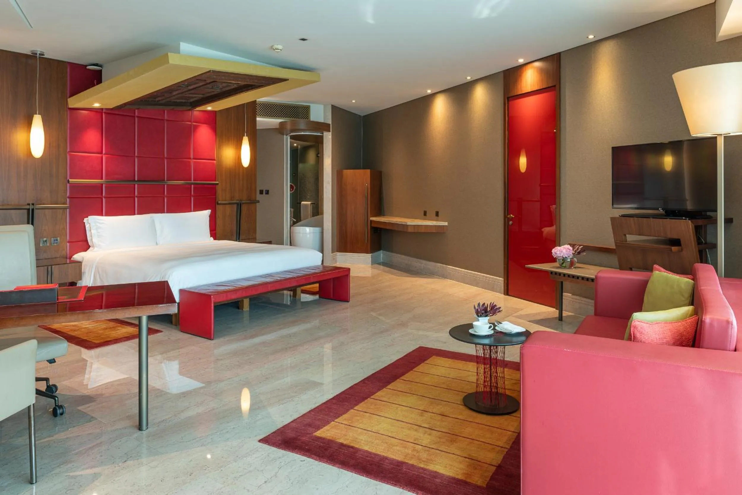 Living room, Bed in The Creekside Hotel, Dubai - an Accor Hotel