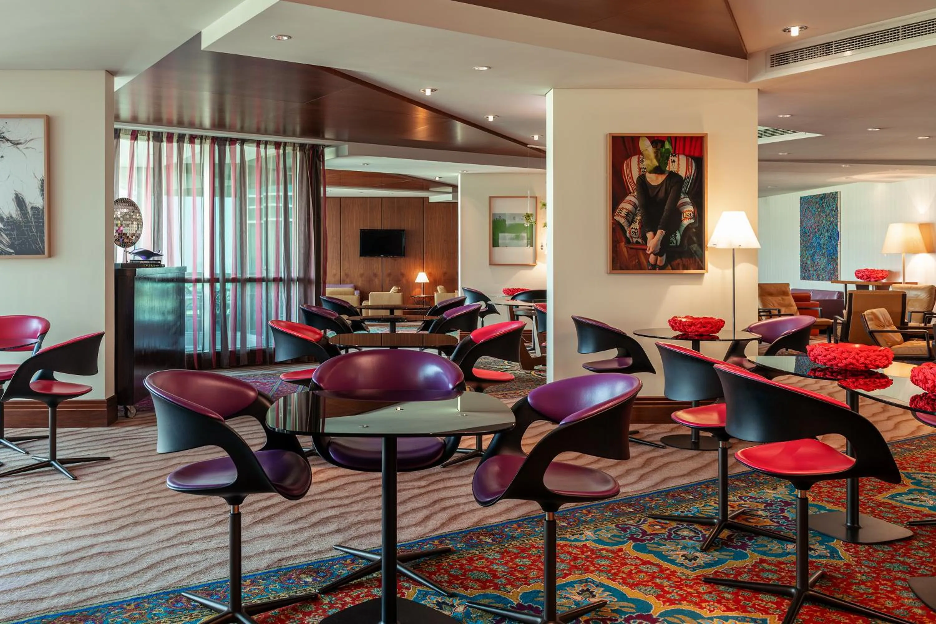 Communal lounge/ TV room in The Creekside Hotel, Dubai - an Accor Hotel