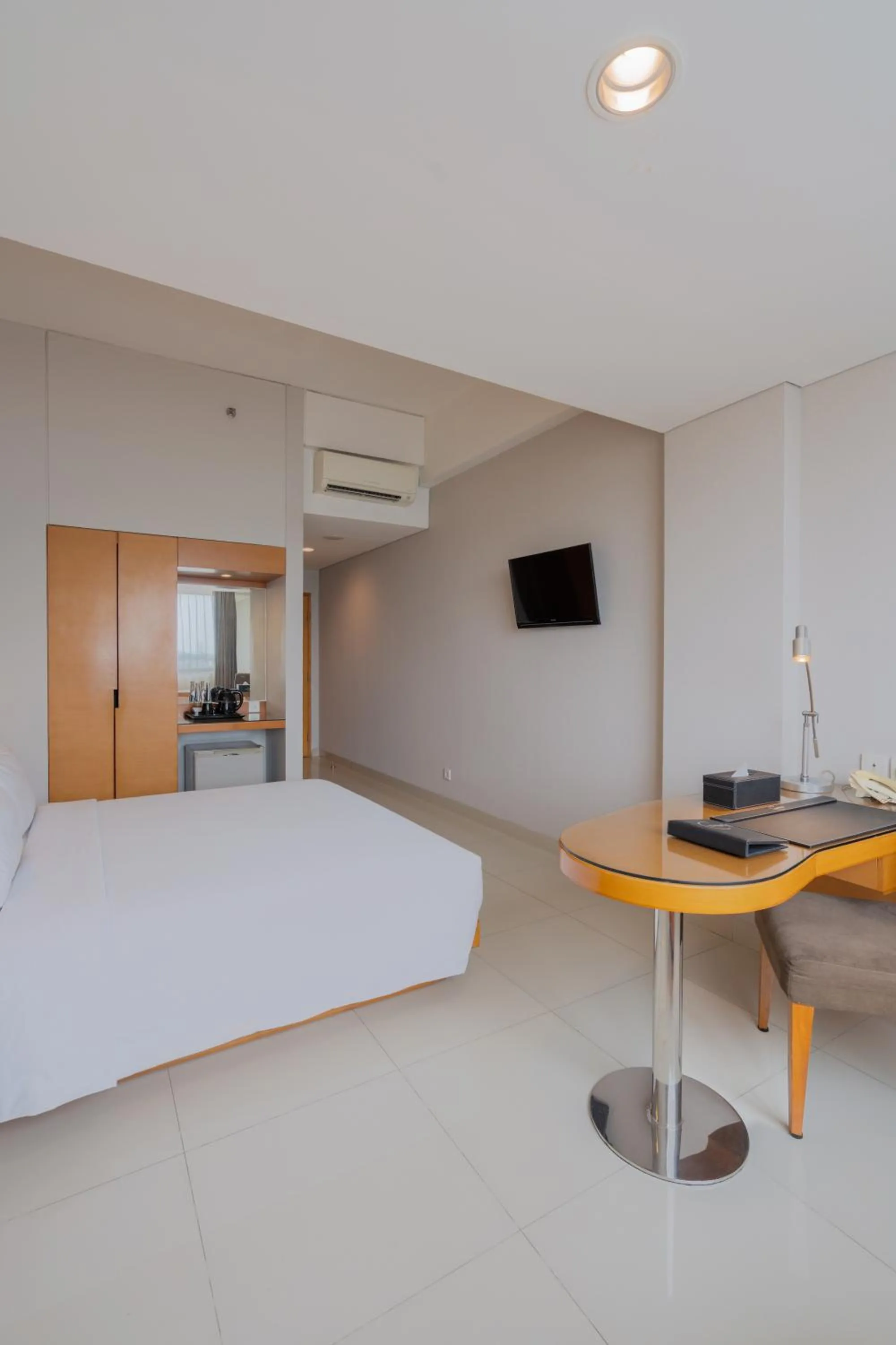 Bedroom, Bed in The Capital Hotel Surabaya