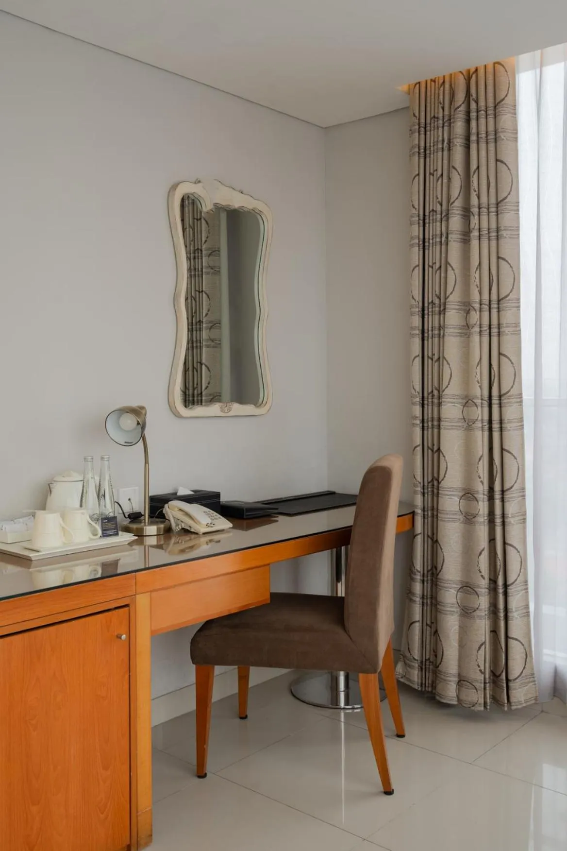 Coffee/tea facilities, TV/Entertainment Center in Hotel Santika Jemursari