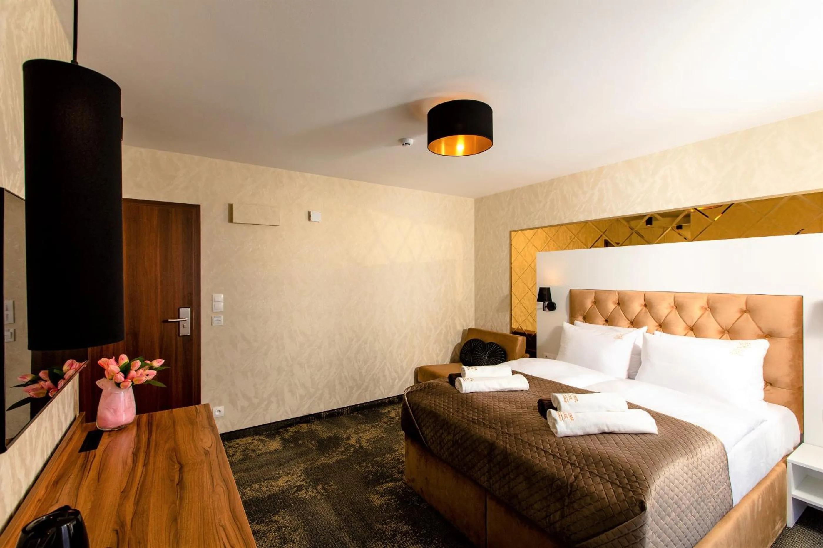 Photo of the whole room, Bed in Amber Park Spa