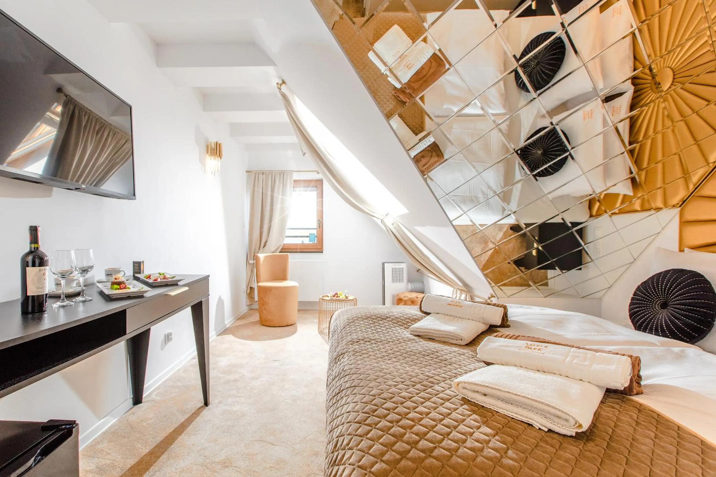 Photo of the whole room, Bed in Amber Park Spa