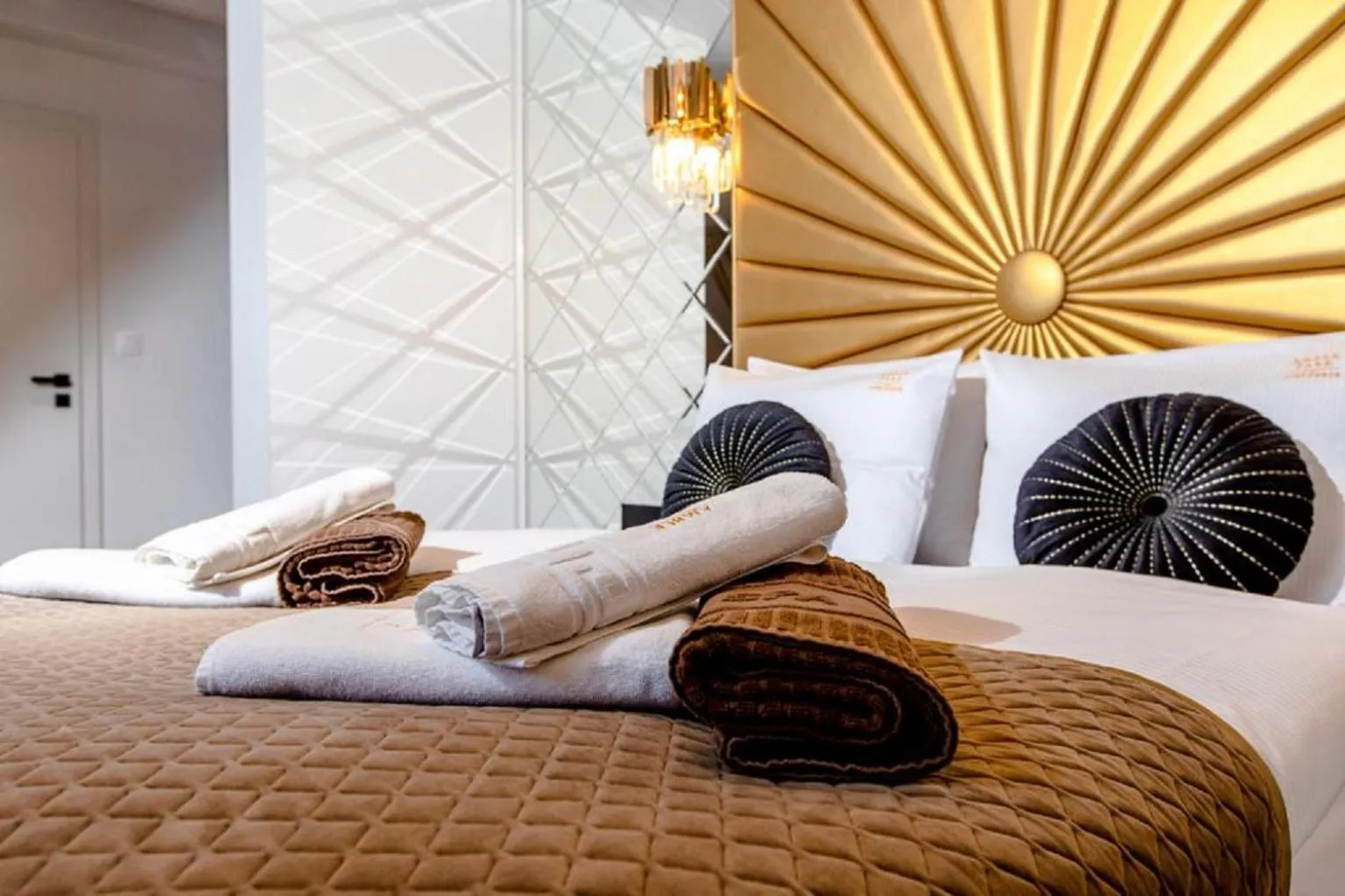 Photo of the whole room, Bed in Amber Park Spa