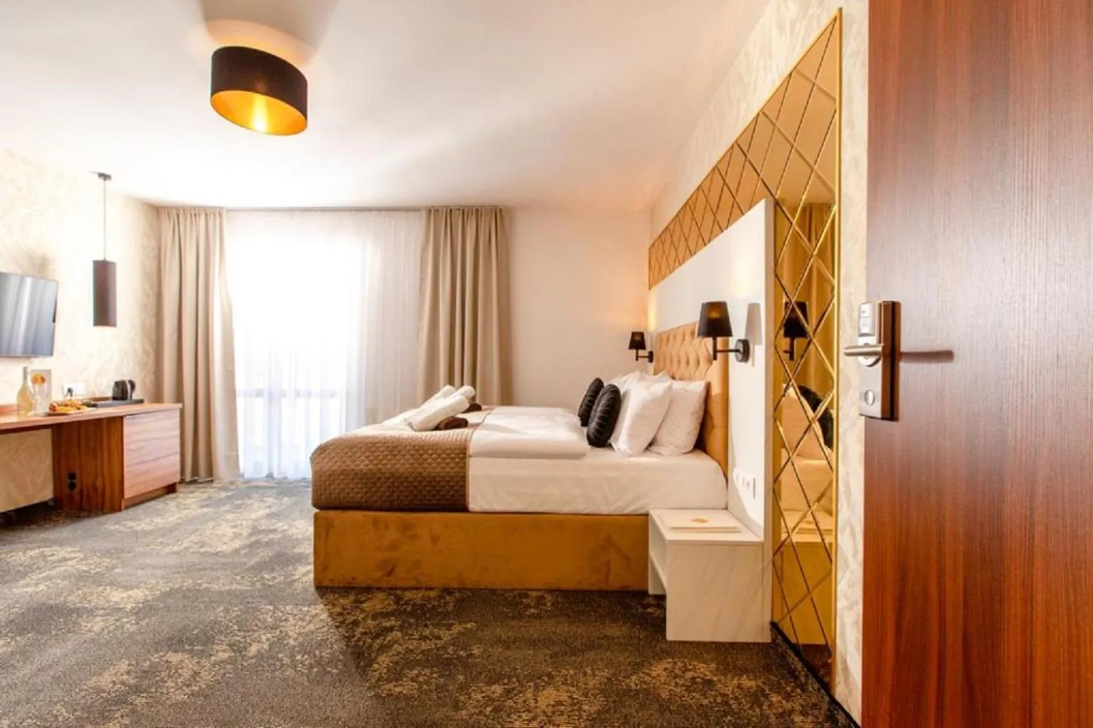 Photo of the whole room, Bed in Amber Park Spa