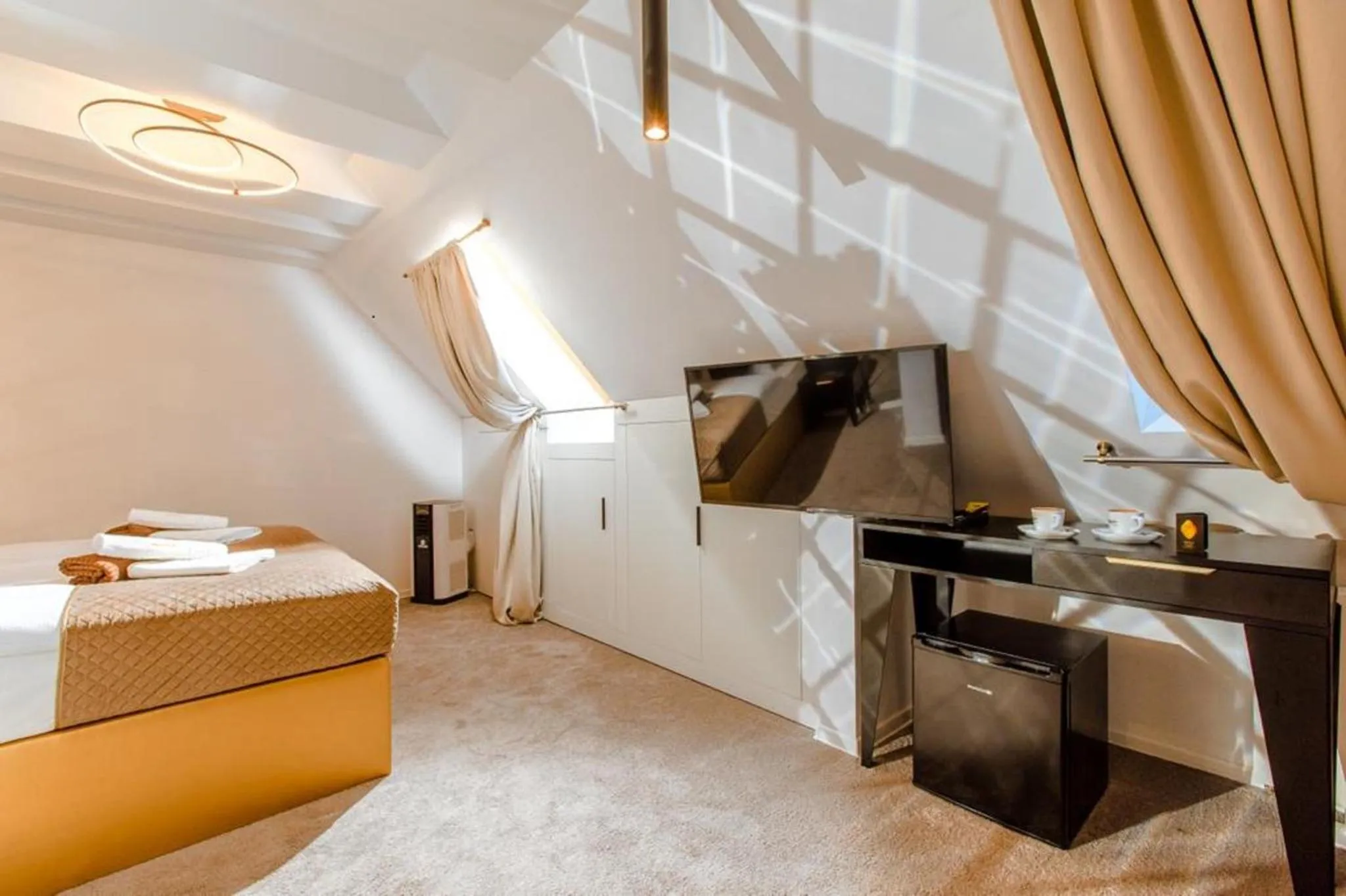 Photo of the whole room, Bed in Amber Park Spa