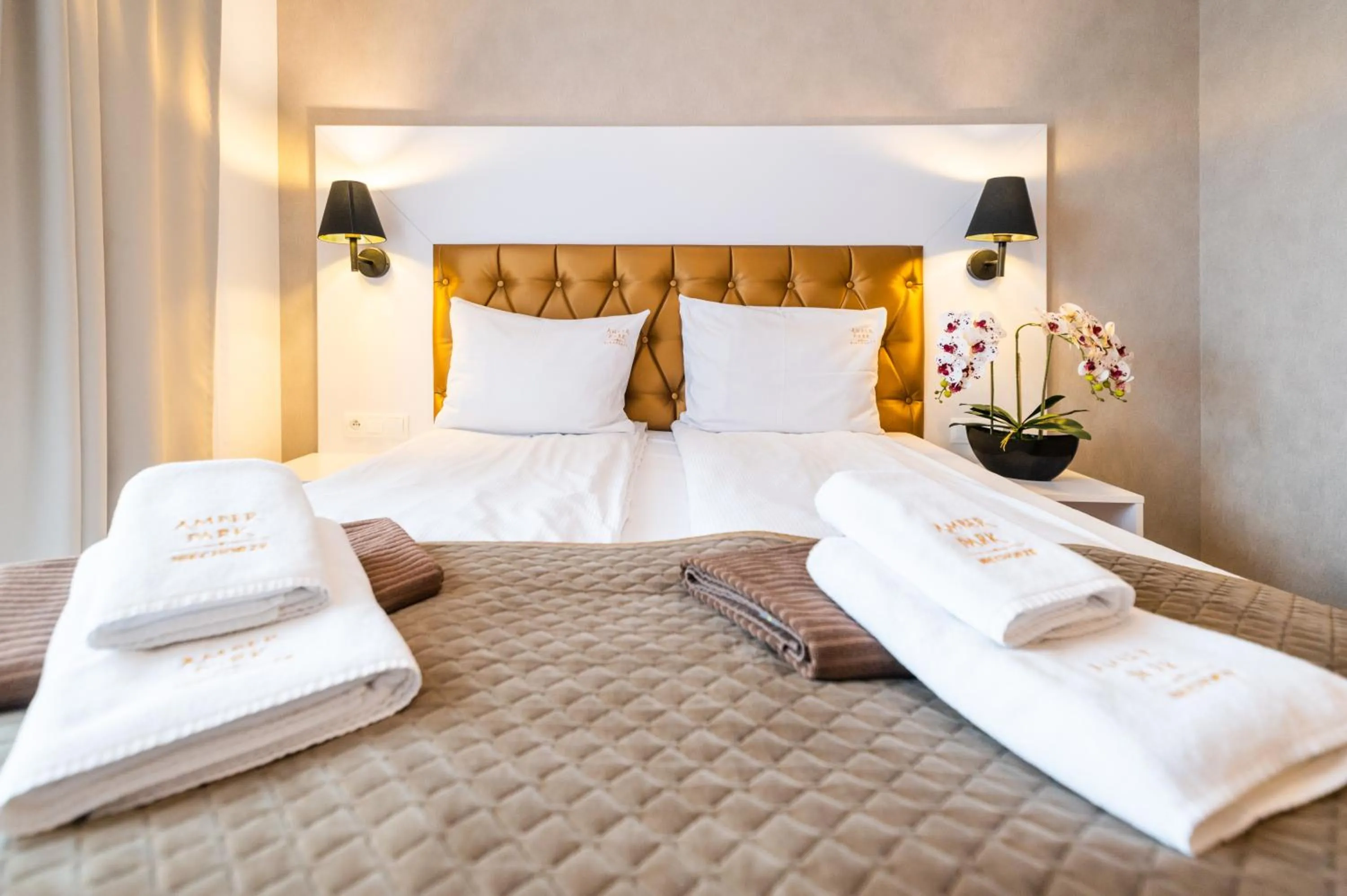 Bed in Amber Park Spa