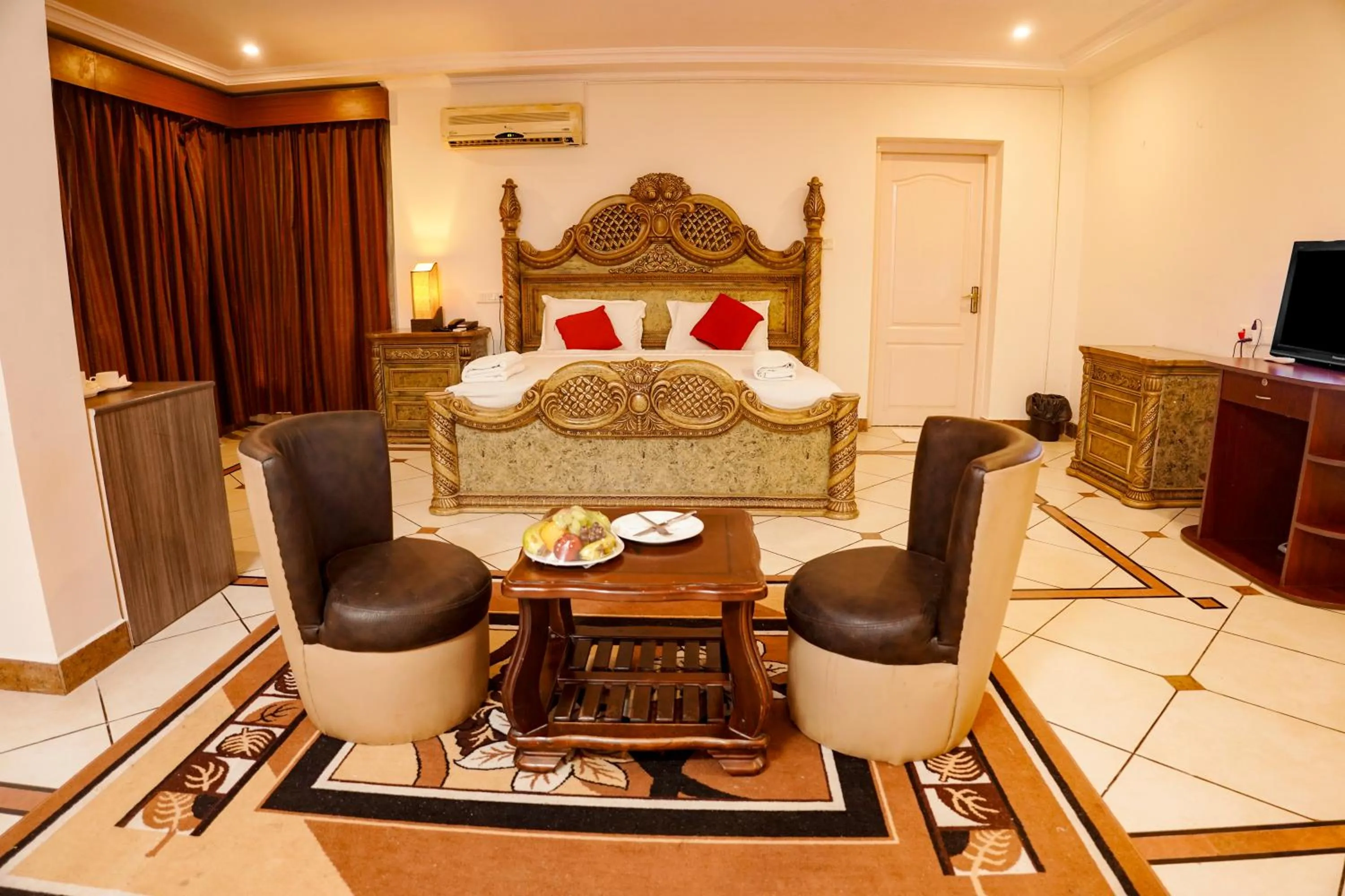 Living room, Bed in Emarald Resort