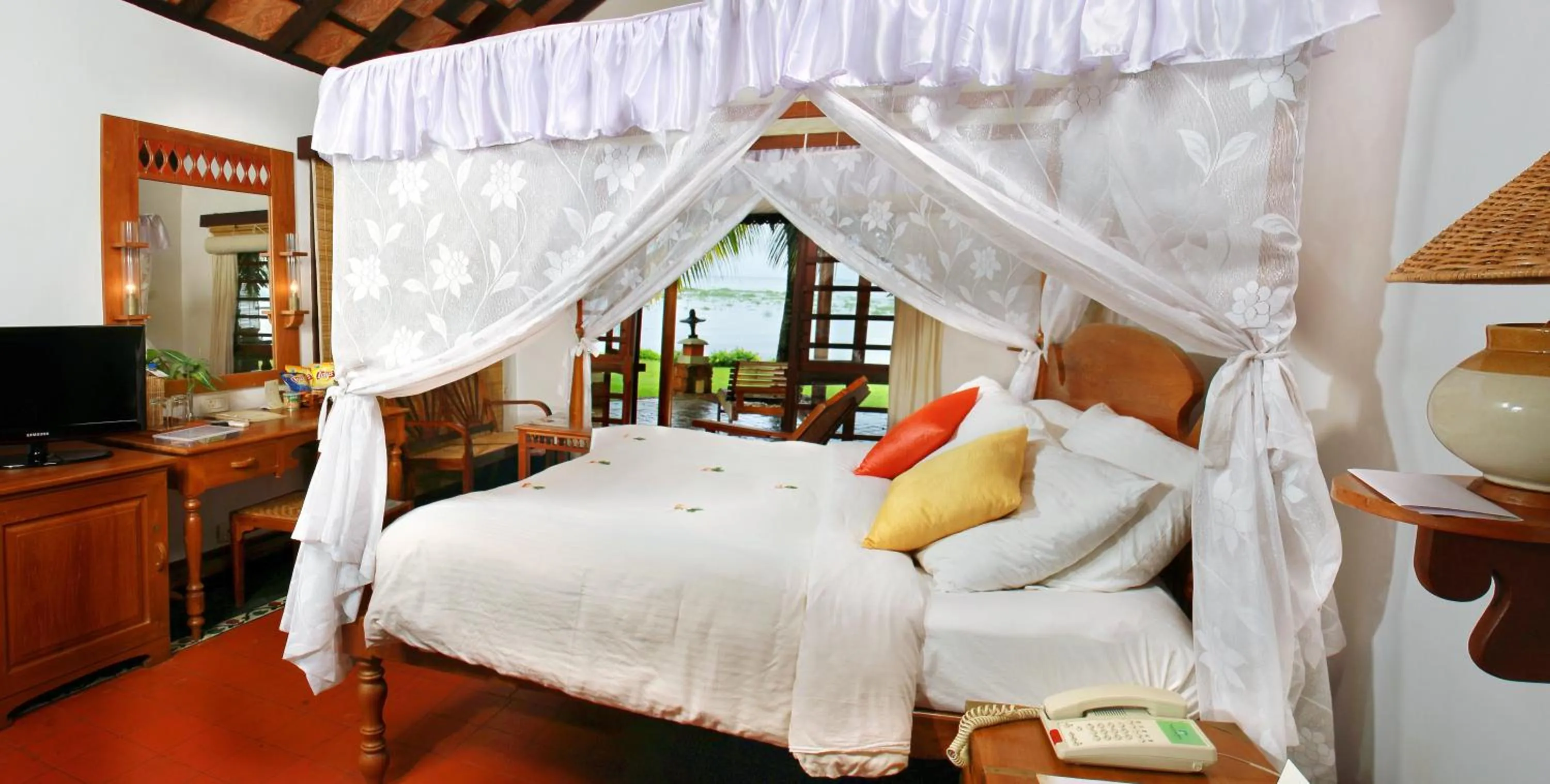 Bed in Punnamada Resort