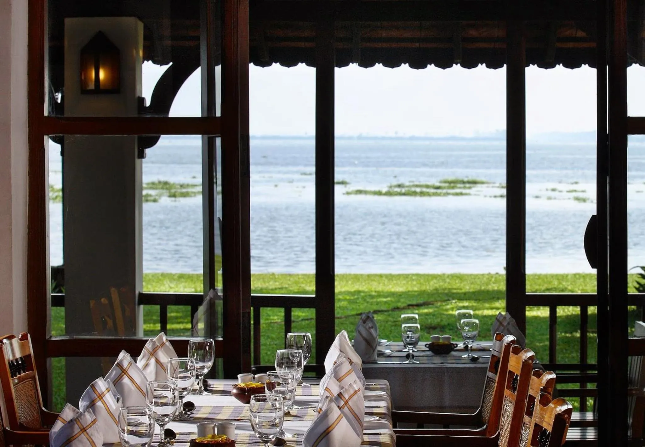 Restaurant/places to eat in Punnamada Resort