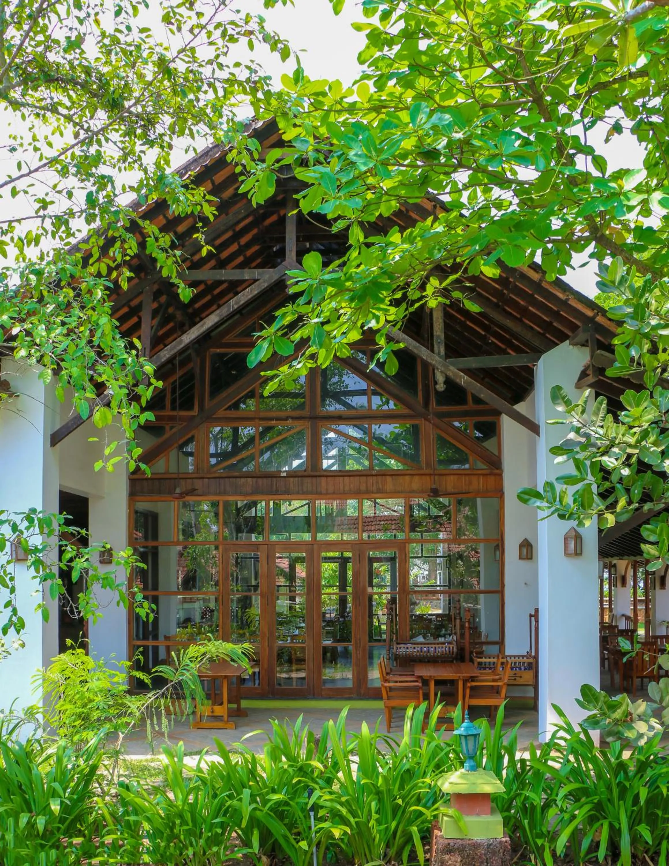 Restaurant/places to eat in Punnamada Resort