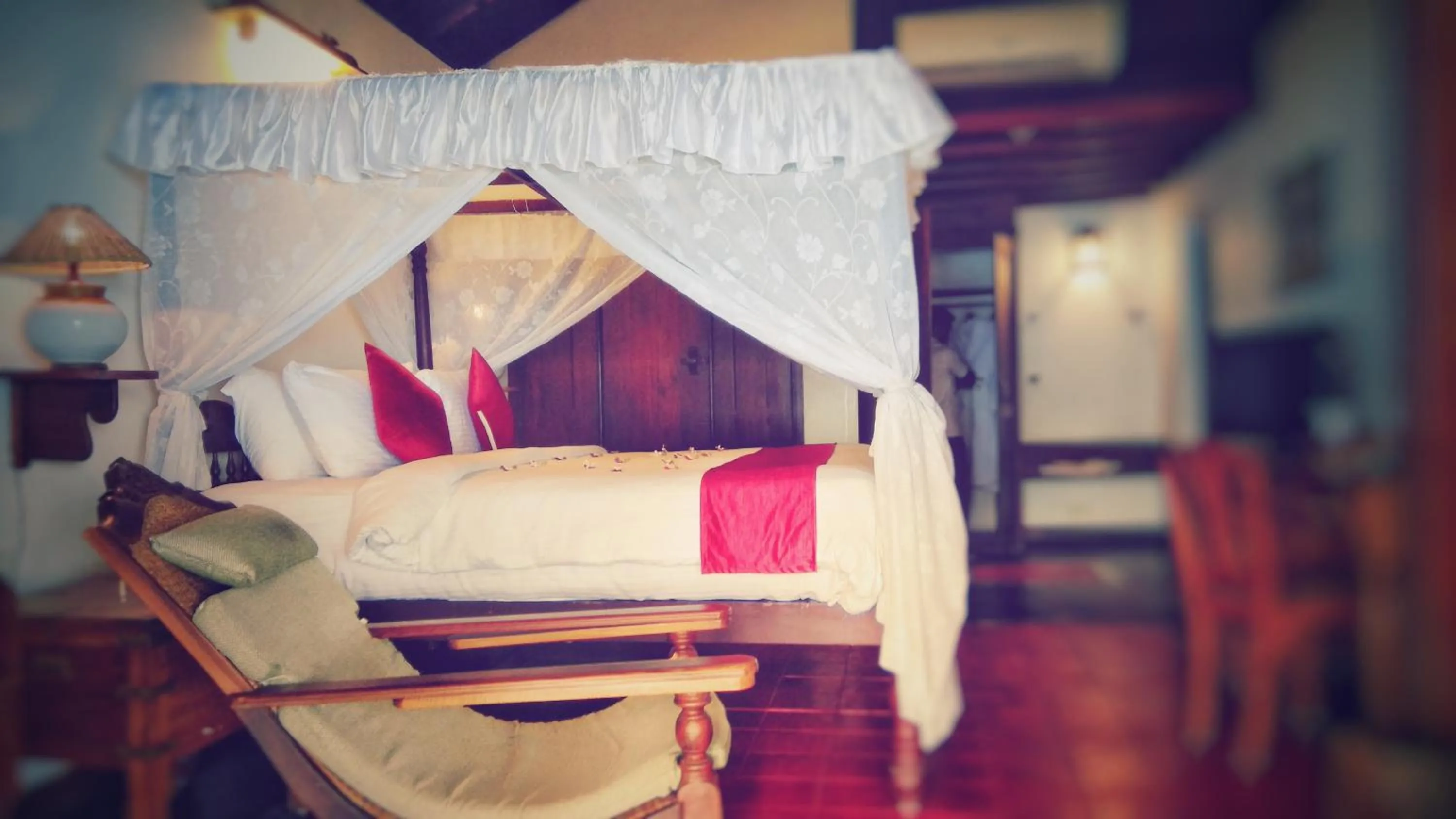 Photo of the whole room, Bed in Punnamada Resort