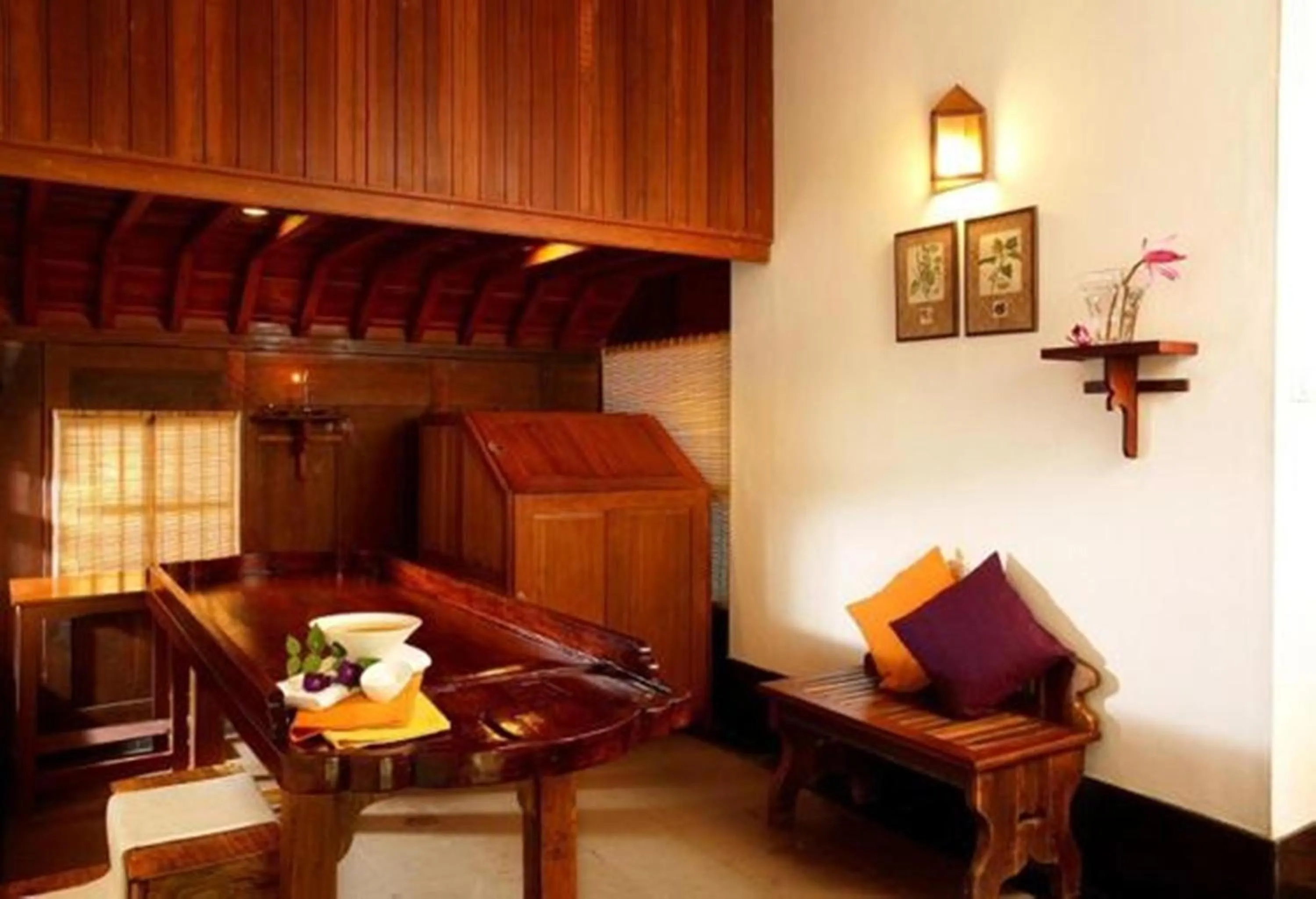 Massage in Punnamada Resort