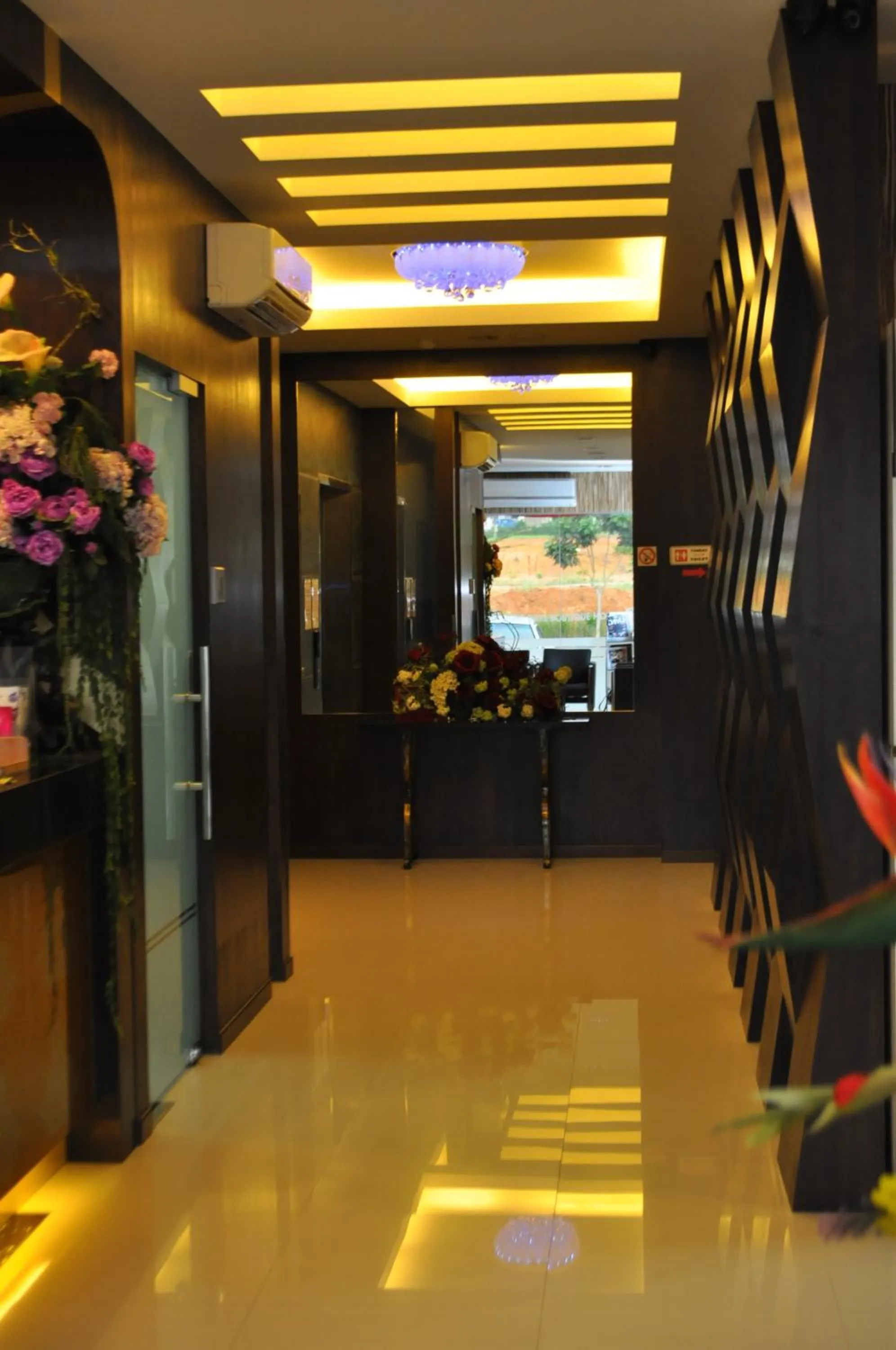 Eight Days Boutique Hotel - Mount Austin