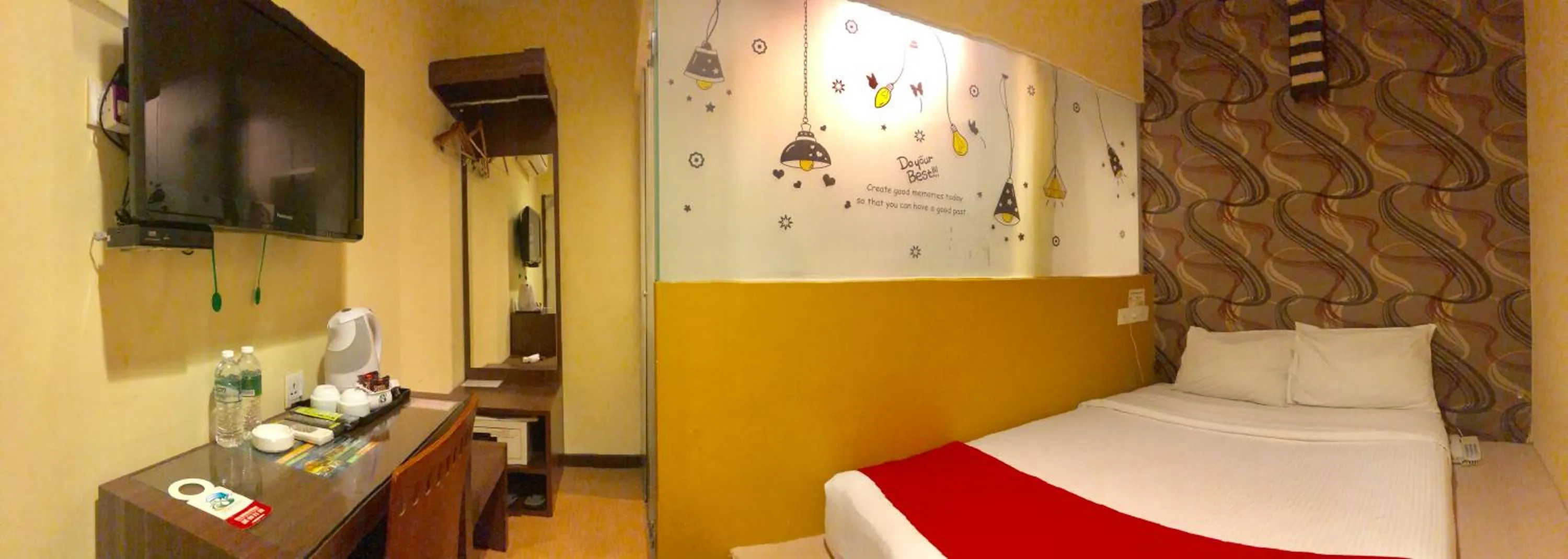 Bedroom, Bed in Eight Days Boutique Hotel - Mount Austin